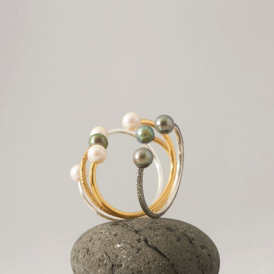 KEEP YOUR OCEANO PEARLS GLEAMING: HOW TO CLEAN GOLD & SILVER PEARL JEWELRY