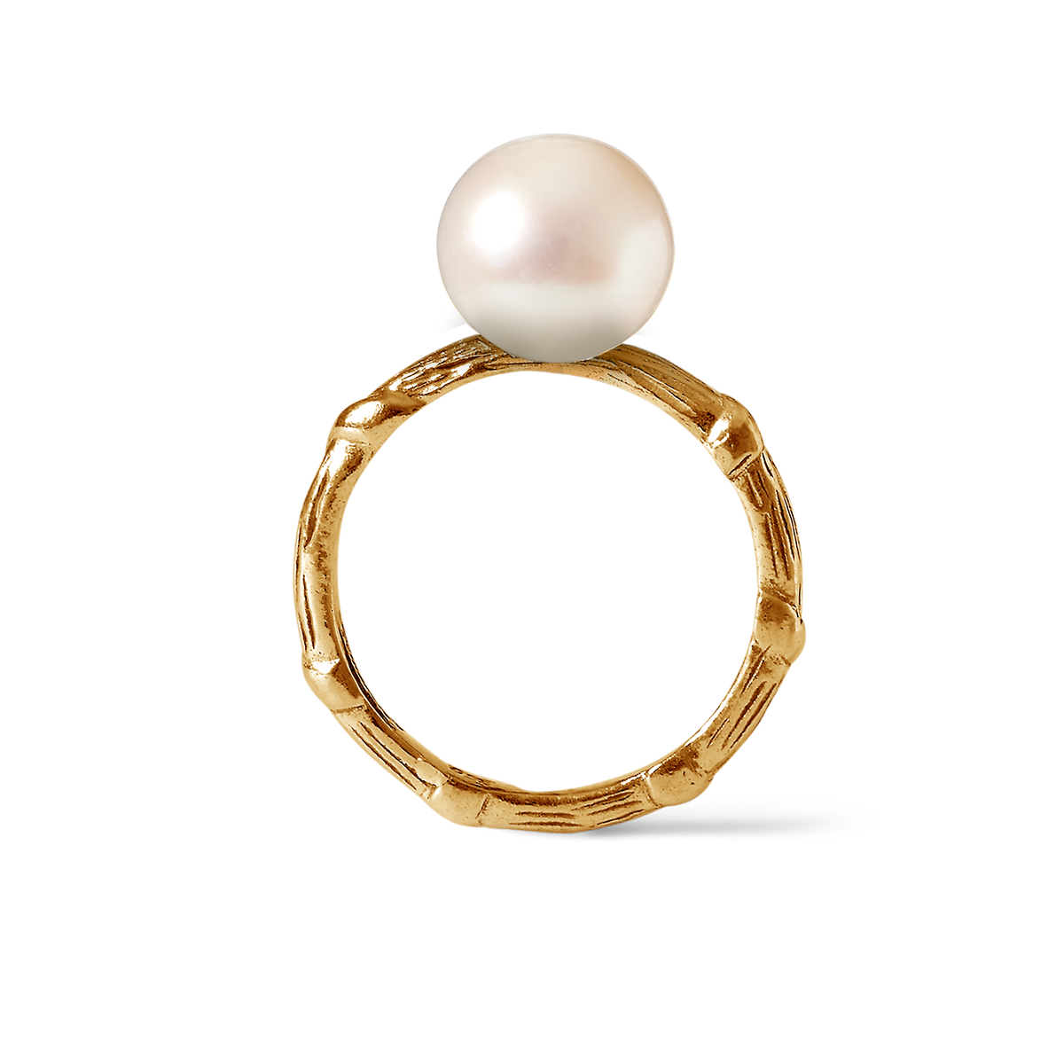 Close-up of Bel Air Gold ring featuring a luminous 10mm white freshwater pearl