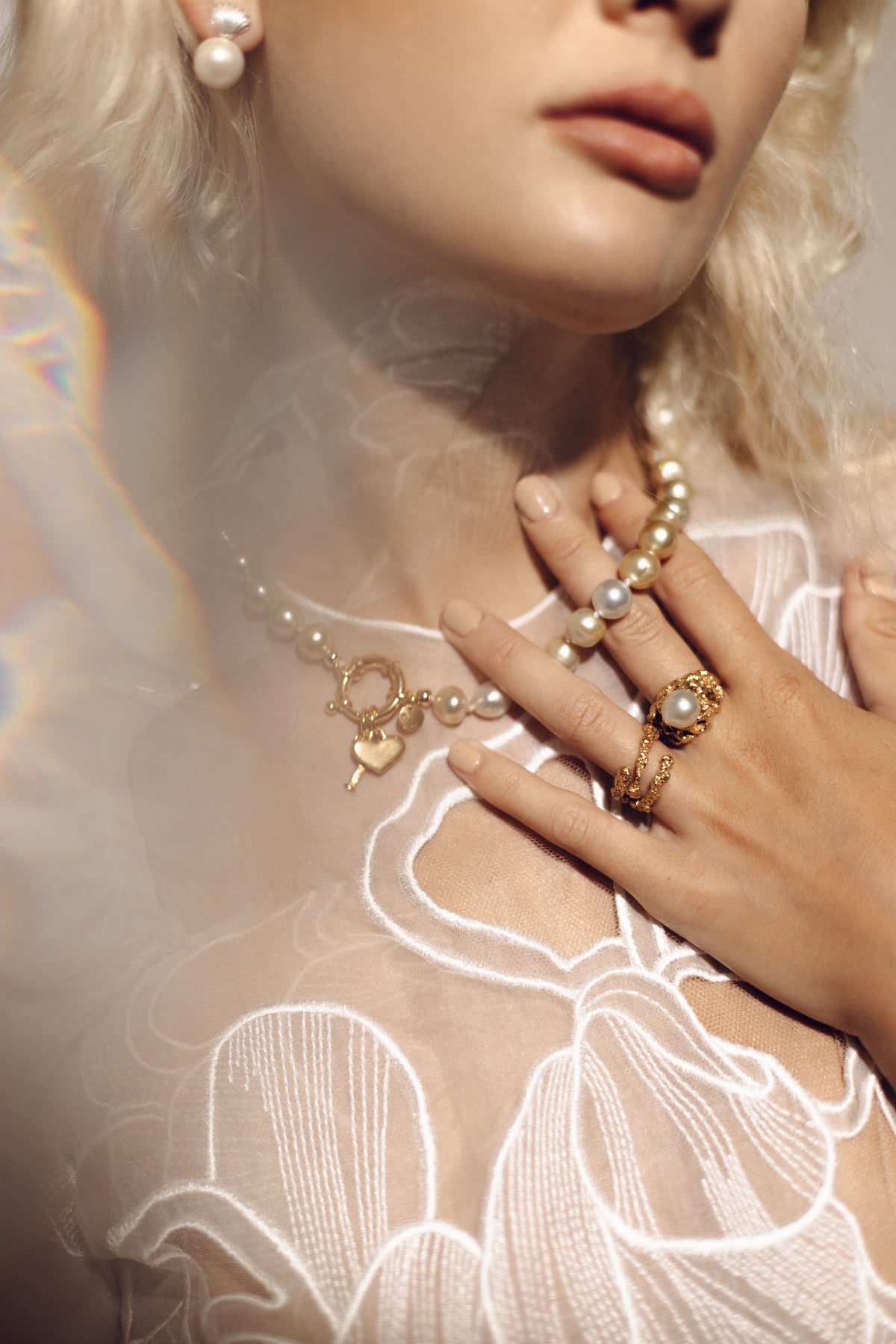 Grand Sable gold pearl ring worn on the hand, Oceano Jewels Mauritius