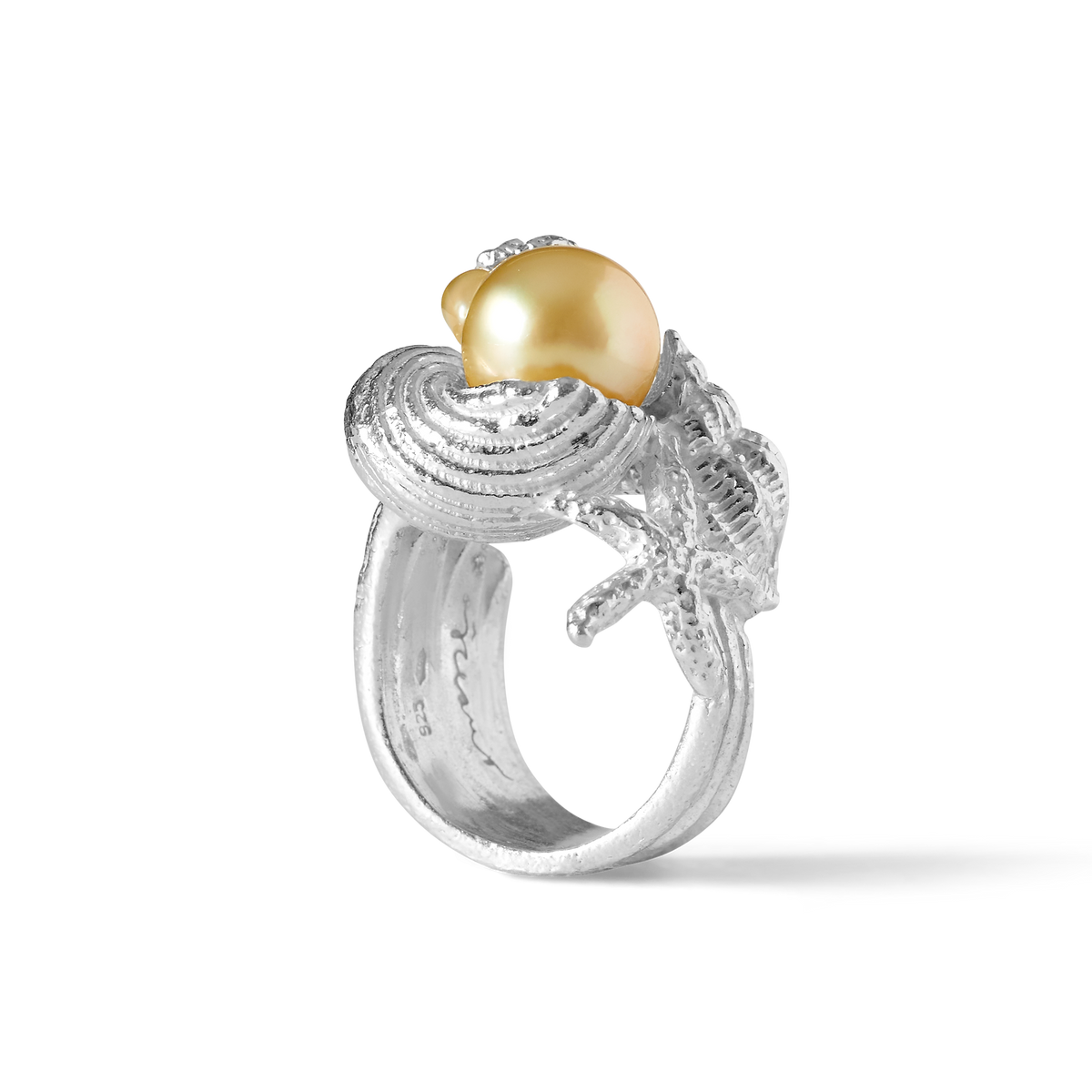 Golden South Sea pearl on the Grand Sable silver ring