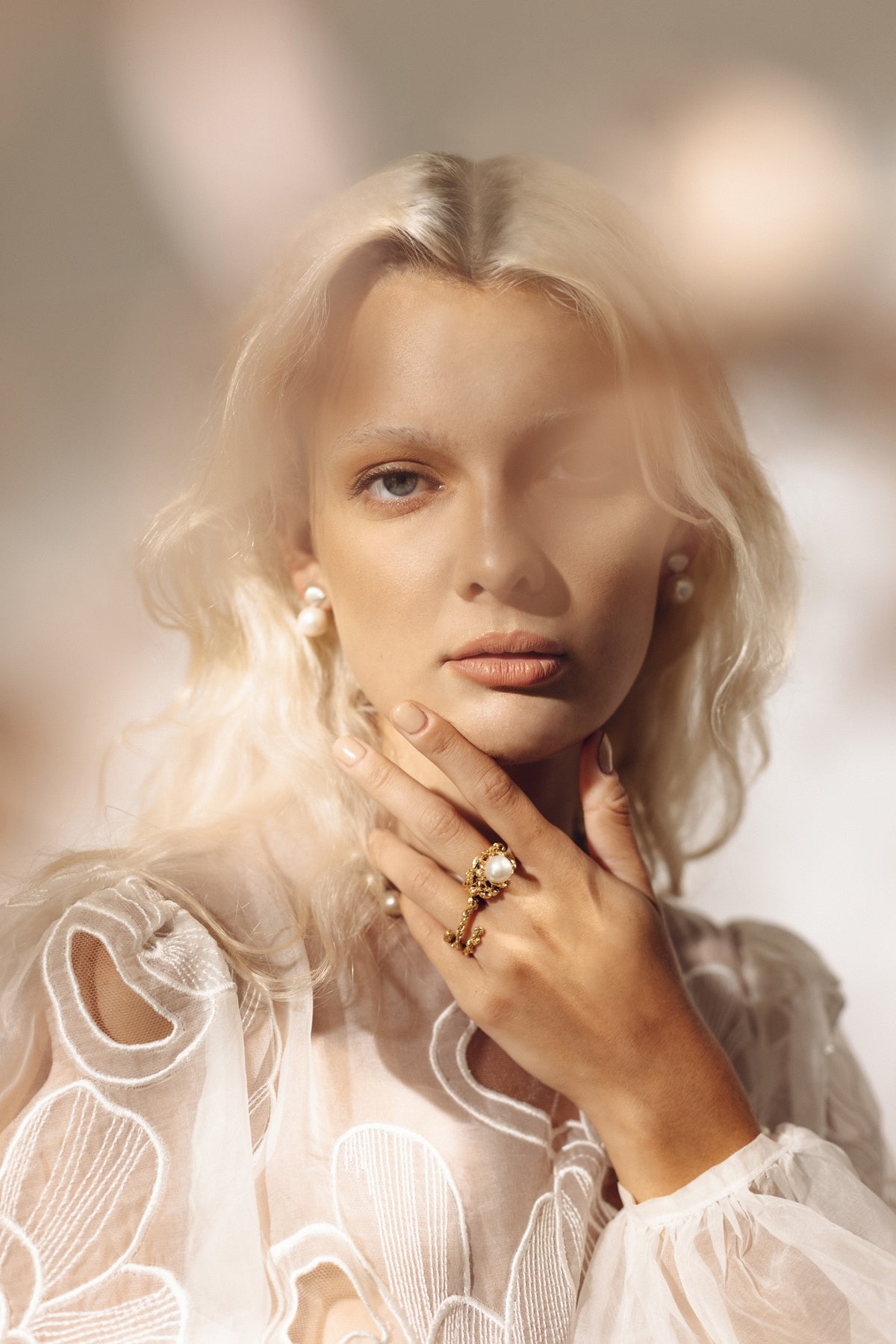 Side view of Grand Sable gold vermeil ring featuring a golden South Sea pearl