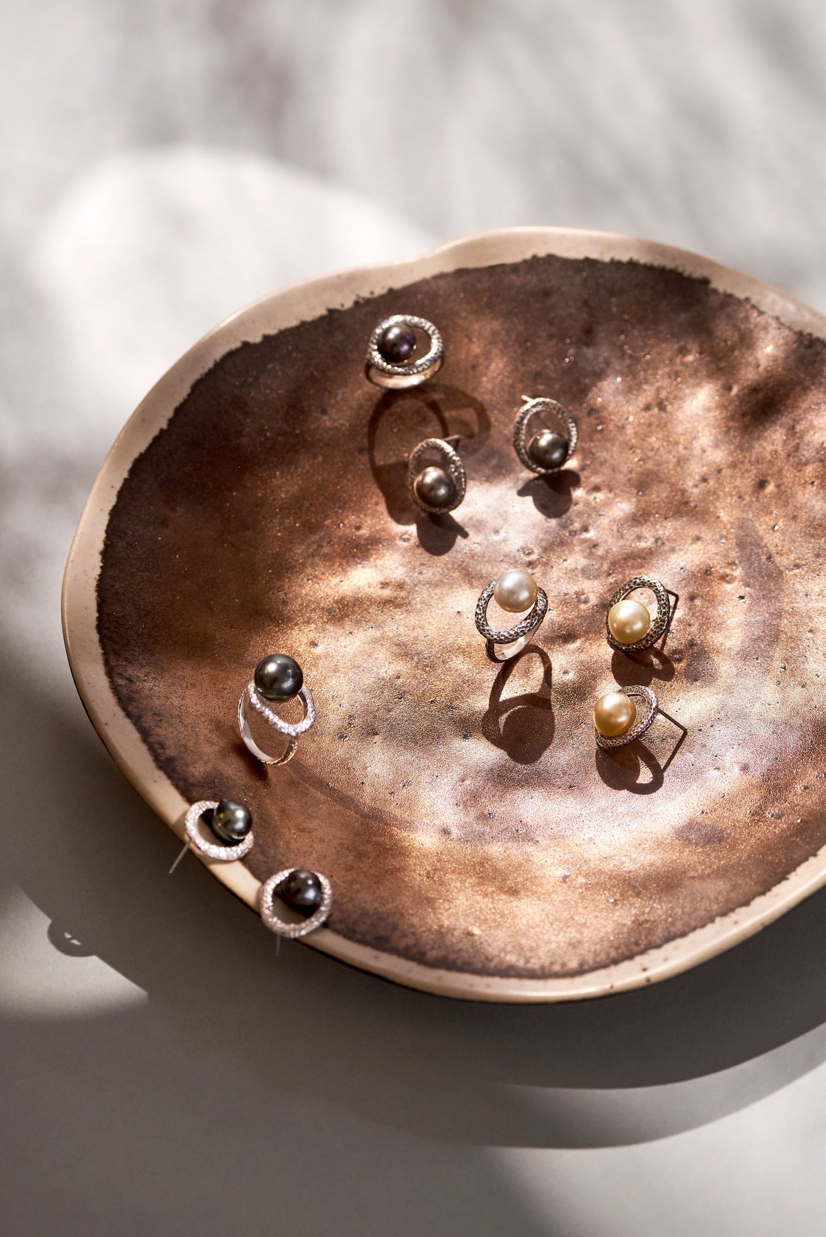 Hand-hammered oxidised 925 sterling silver ring with Tahitian pearl