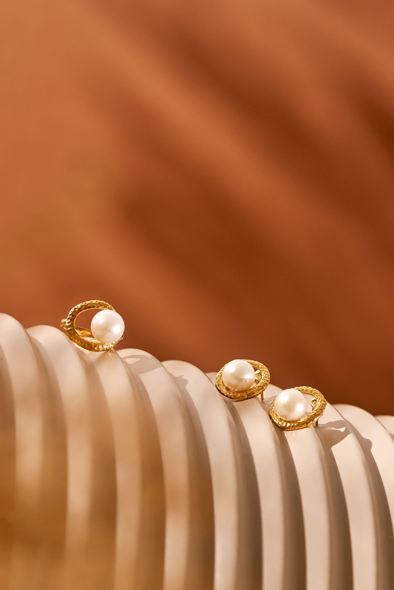 Pamplemousse Gold Beaten White South Sea 10mm