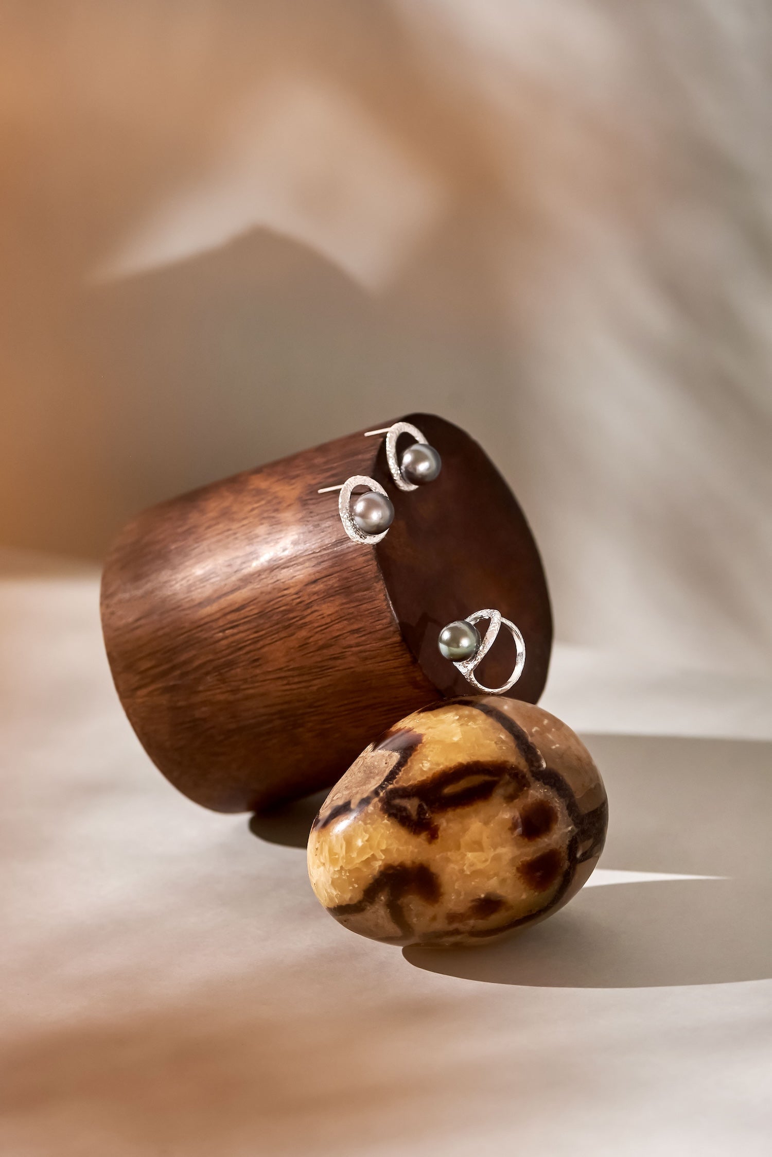 Pamplemousse Silver Beaten Tahitian