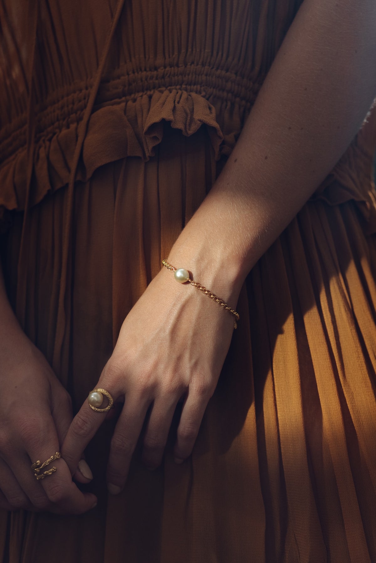 Pamplemousse silver pearl ring worn with Oceano jewellery in a natural lifestyle setting