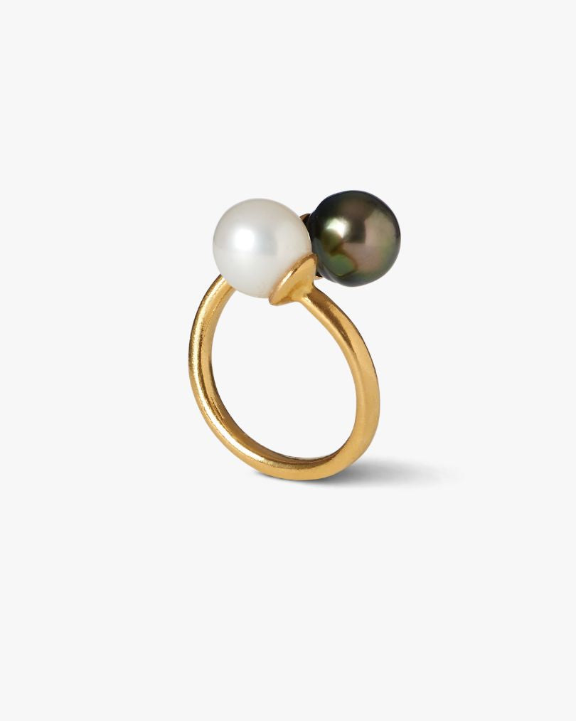 Trou d’Eau Douce two-tone ring with a round 8mm Tahitian pearl and gold vermeil band