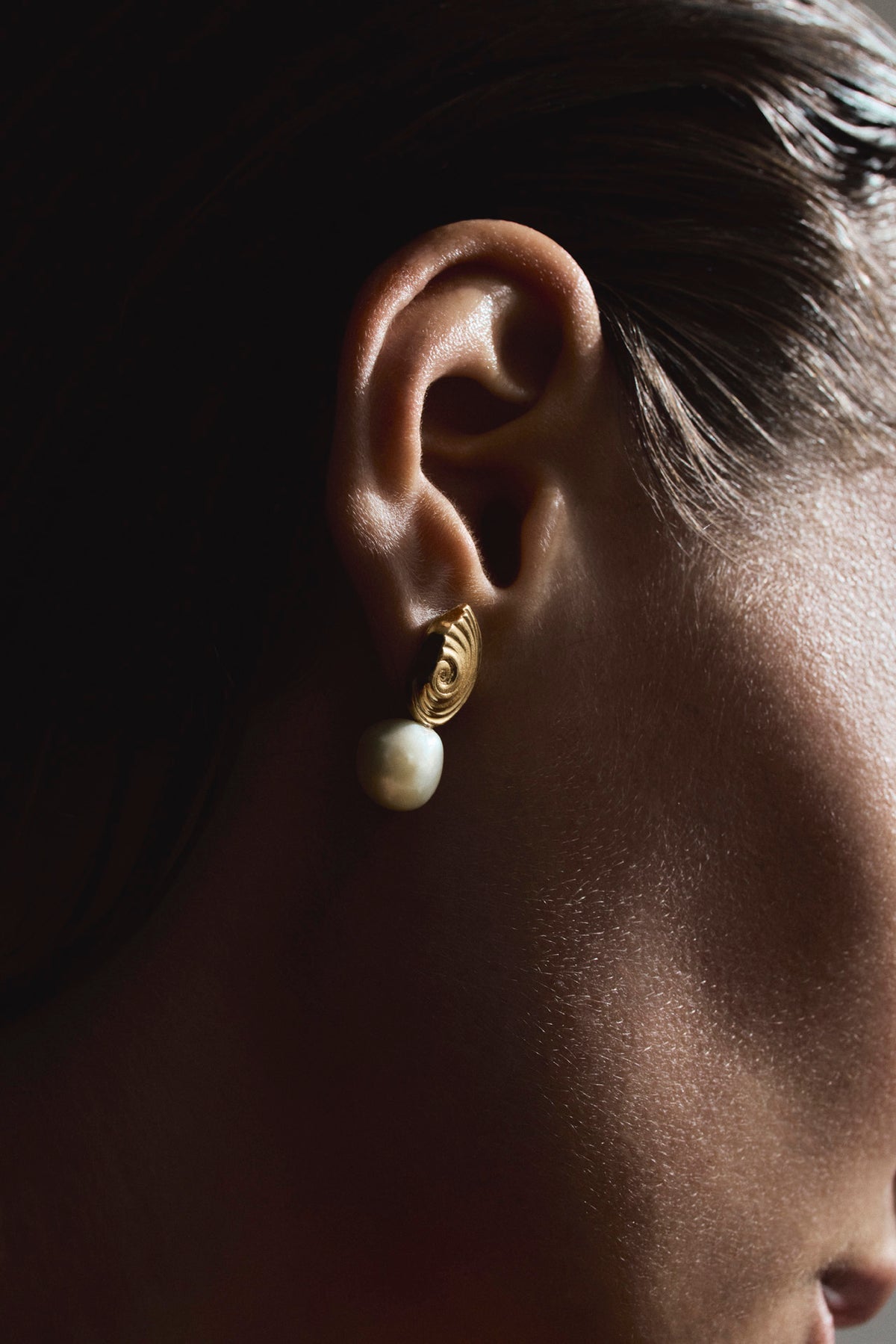 Agalega 18K gold South Sea pearl drop earrings, handcrafted in Mauritius by Oceano Jewels