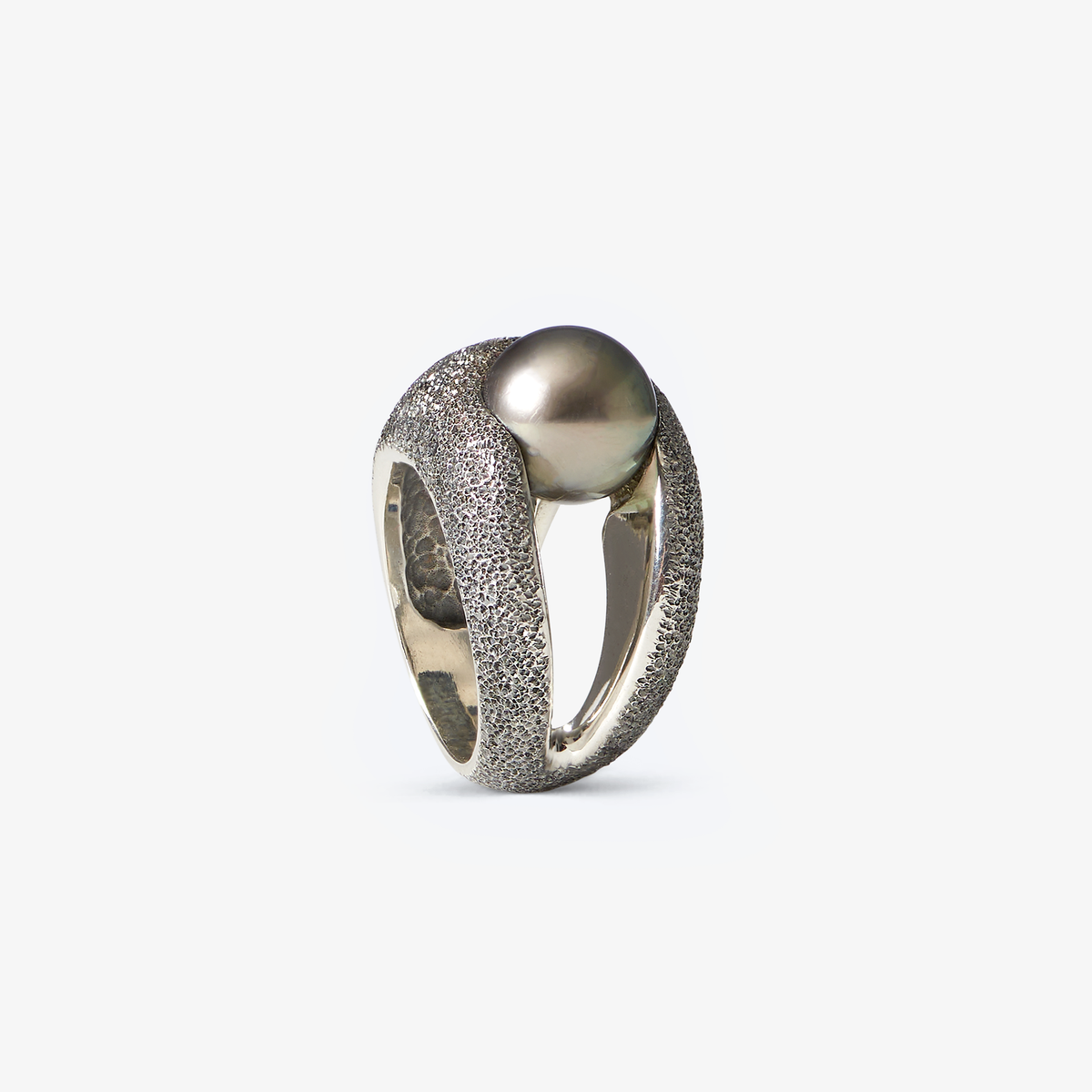 Astroea oxidised silver jewellery with a 10 mm Tahitian pearl and diamanté detail