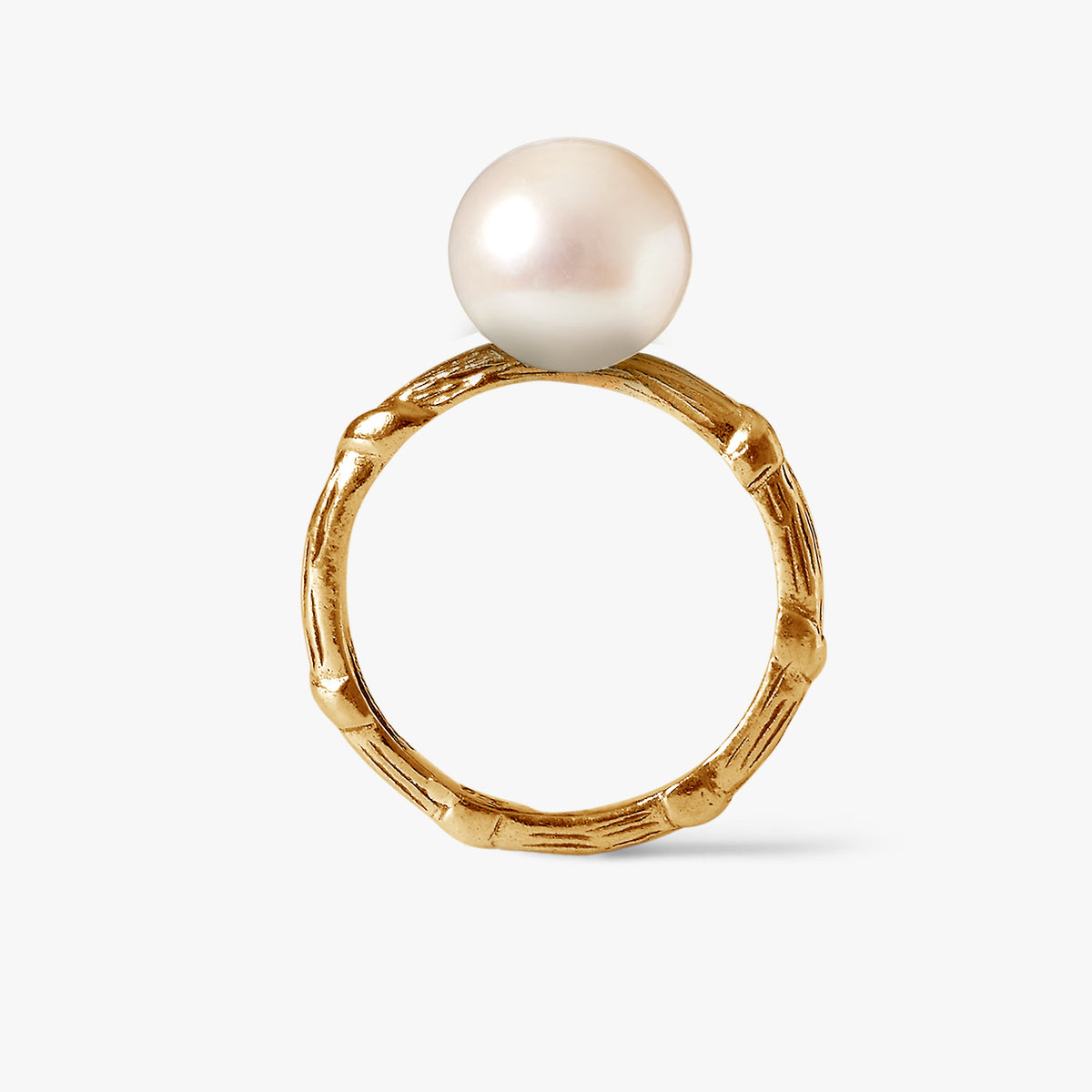 Close-up of Bel Air Gold ring featuring a luminous 10mm white freshwater pearl