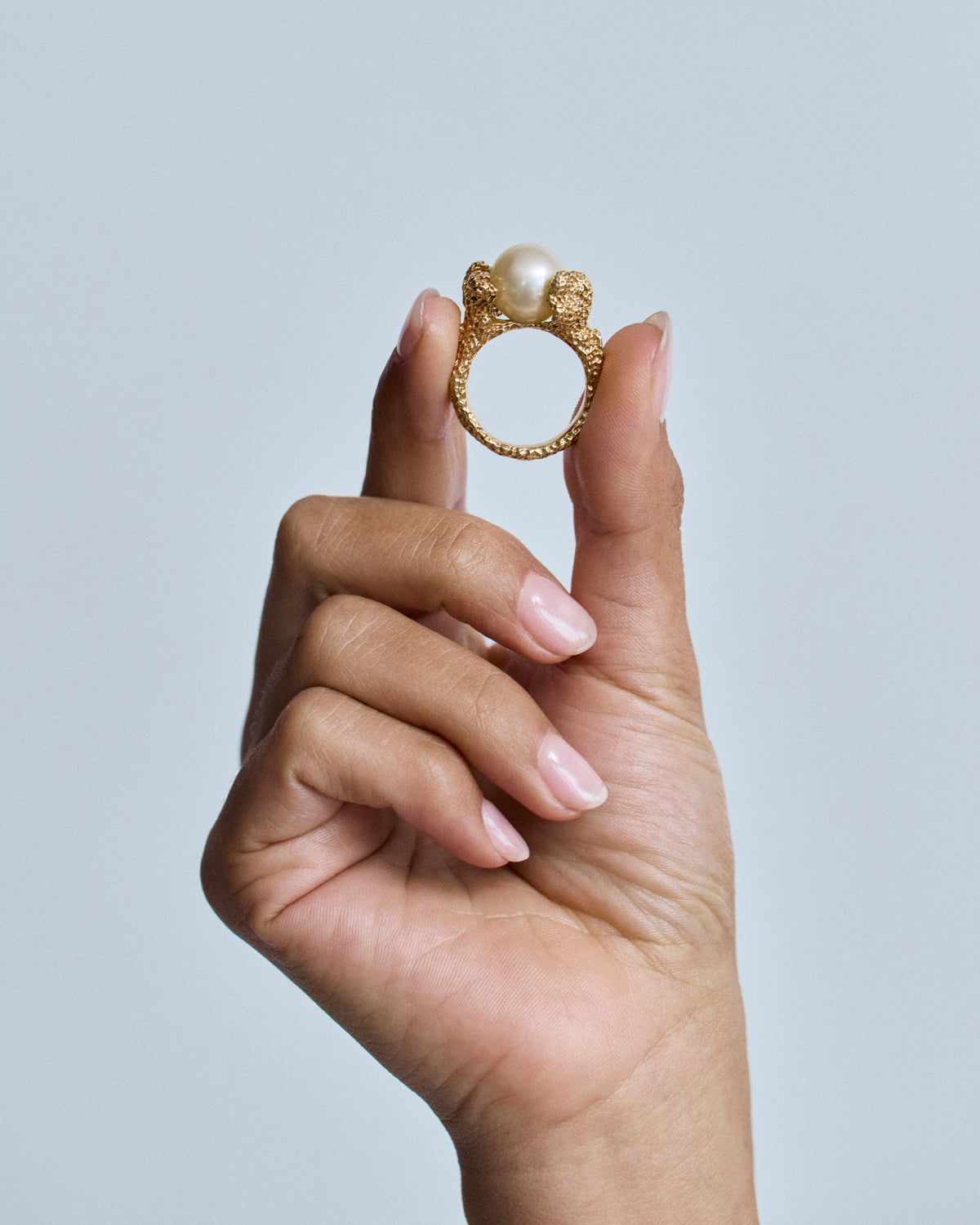 Ile aux Cerfs 18K gold pearl ring inspired by the coral reefs of Mauritius