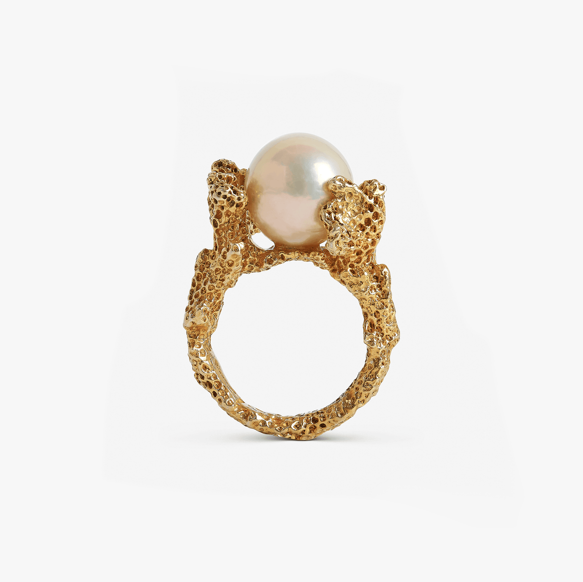 Ile aux Cerfs 18K gold ring with 13.5mm white South Sea pearl by Oceano Jewels