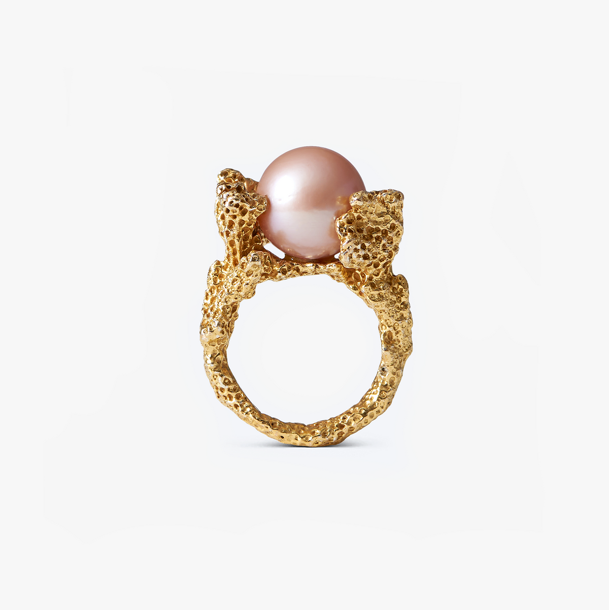 Ile aux Cerfs 18K solid gold ring featuring a white fresh water pearl, handcrafted in Mauritius
