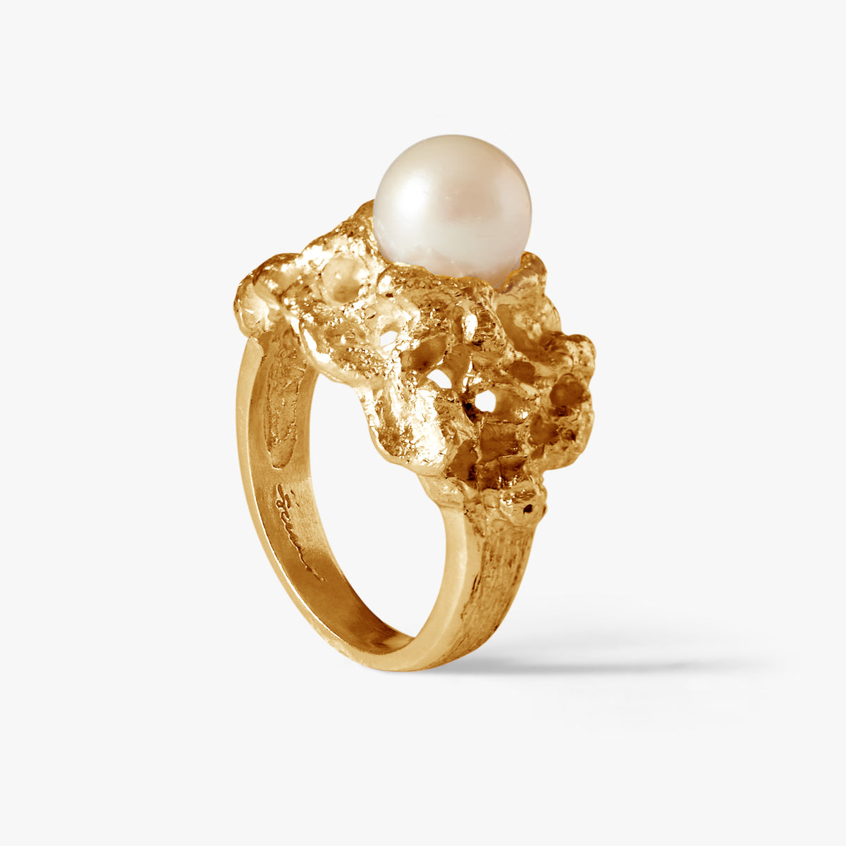 Grand Sable gold vermeil ring with a golden South Sea pearl, handcrafted in Mauritius