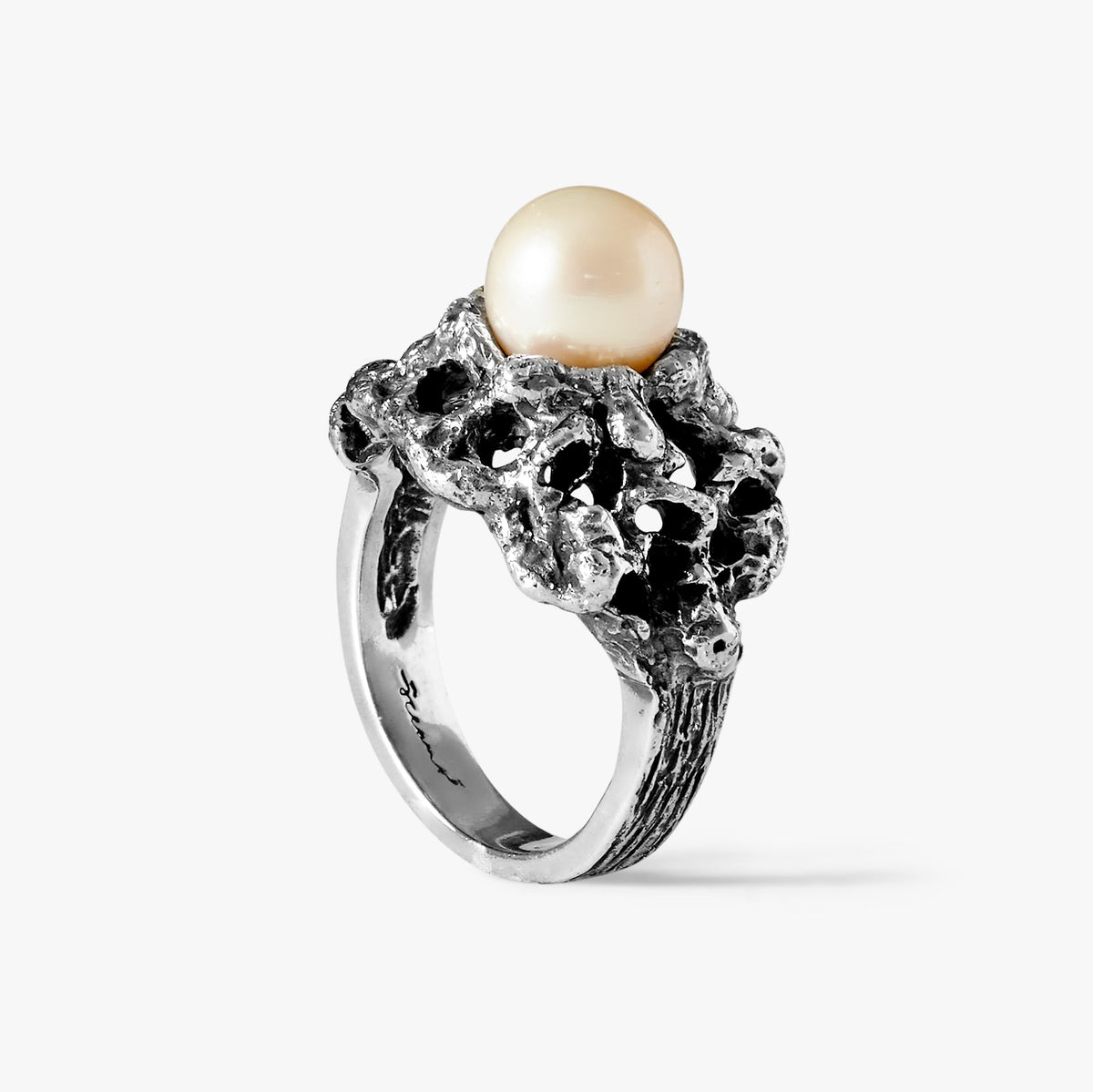 Ile aux Sables oxidised sterling silver ring with a 9mm Tahitian pearl, handcrafted by Oceano Jewels in Mauritius
