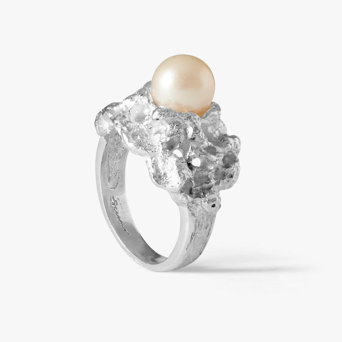 Ile aux Sables 925 sterling silver ring with an 8mm white South Sea pearl, handcrafted in Mauritius