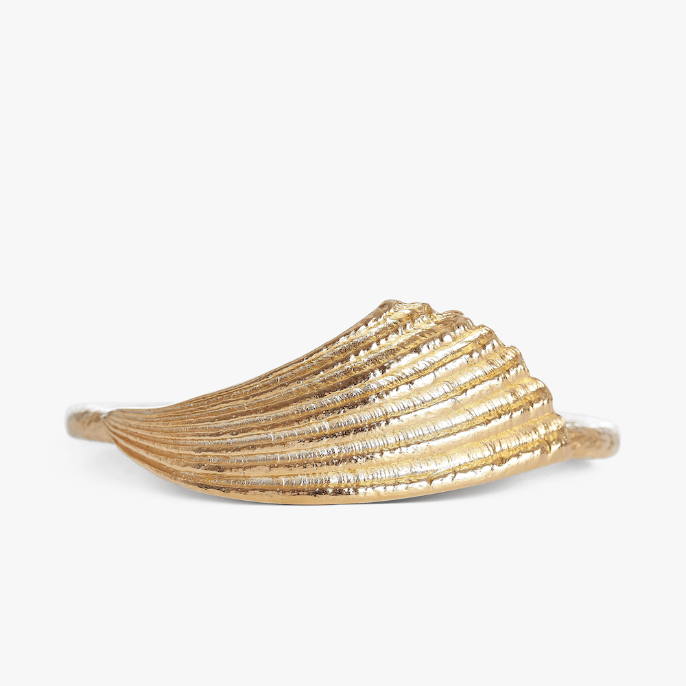 Le Morne Gold textured bracelet in 18K gold vermeil with sculpted Mauritian shell design