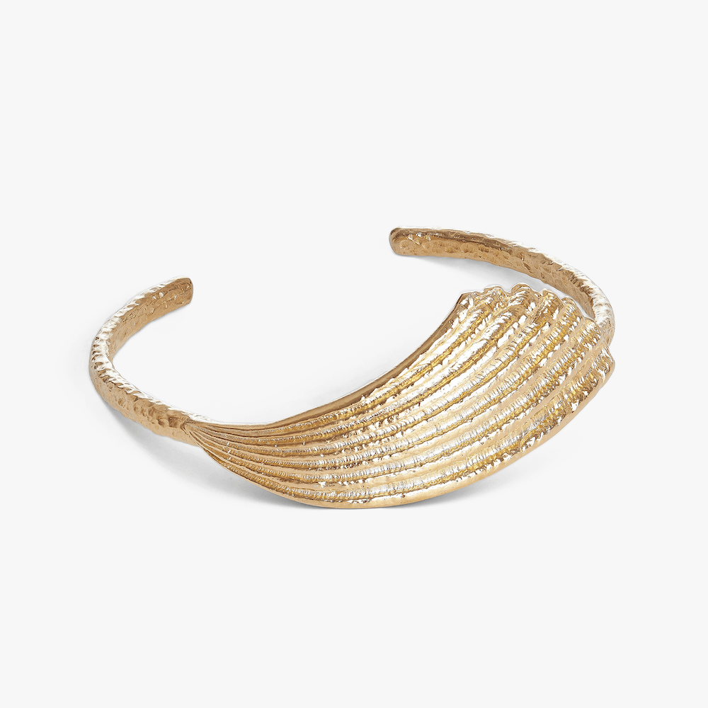 Le Morne Gold 18K gold vermeil bracelet handcrafted from genuine Mauritian shell by Oceano Jewels