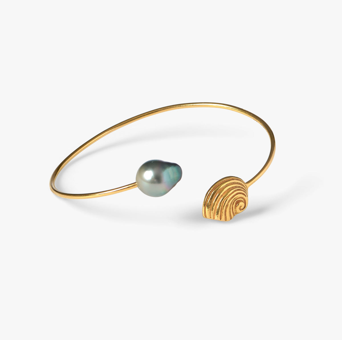 Oceano Trou D'eau Douce 18K gold jewelry with 11 mm Tahitian baroque pearl and spiral design