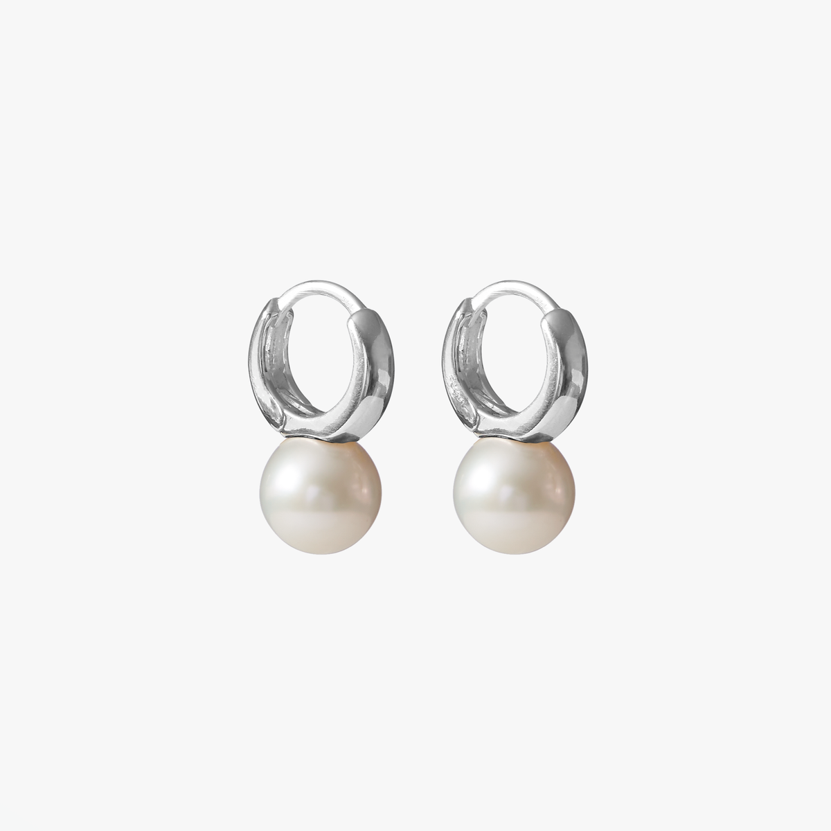 Rivière des Créoles gold vermeil hoop earrings with 14mm round white pearl, handcrafted by Oceano Jewels in Mauritius
