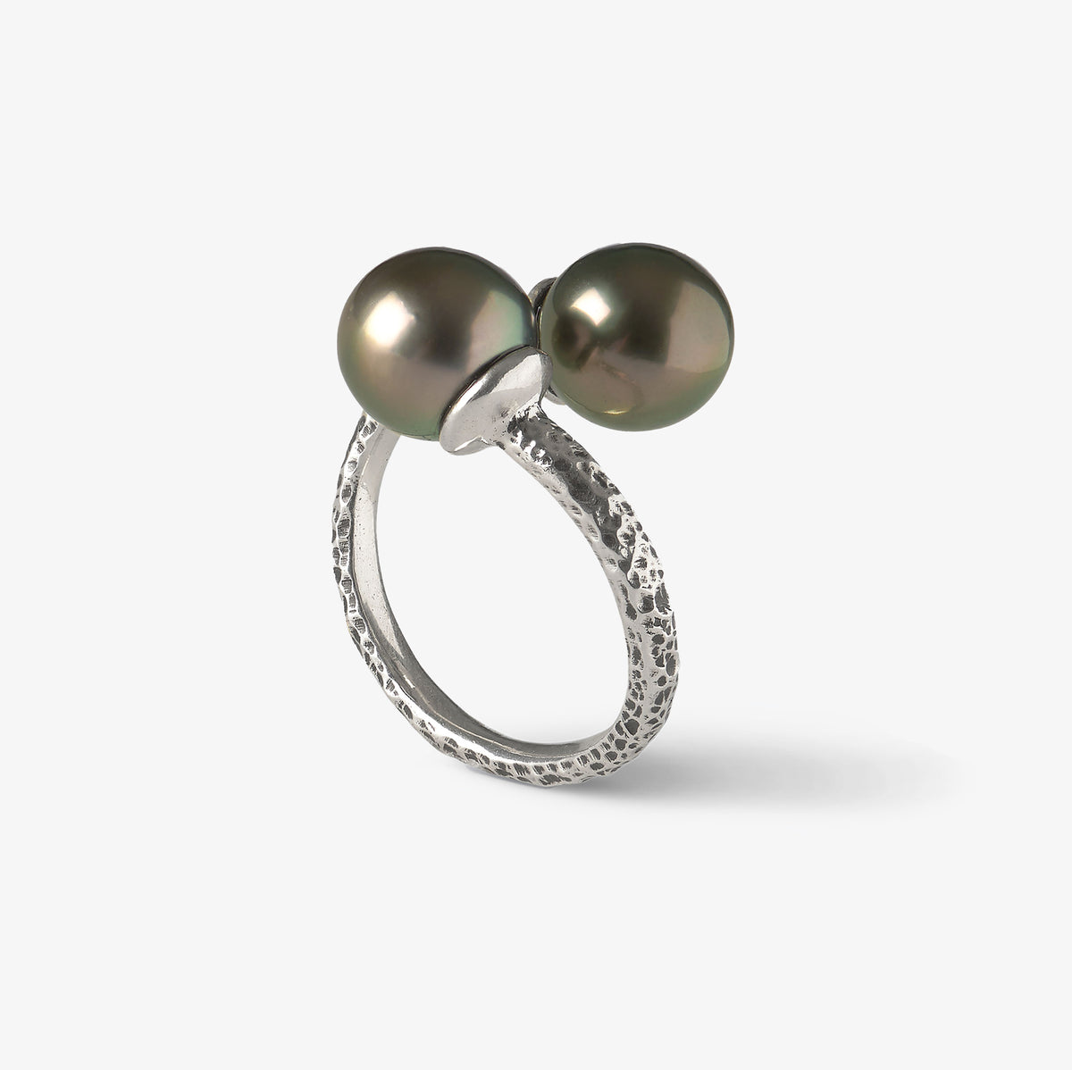 Close-up of Trou d'eau Douce oxidised sterling silver ring featuring round Tahitian pearls