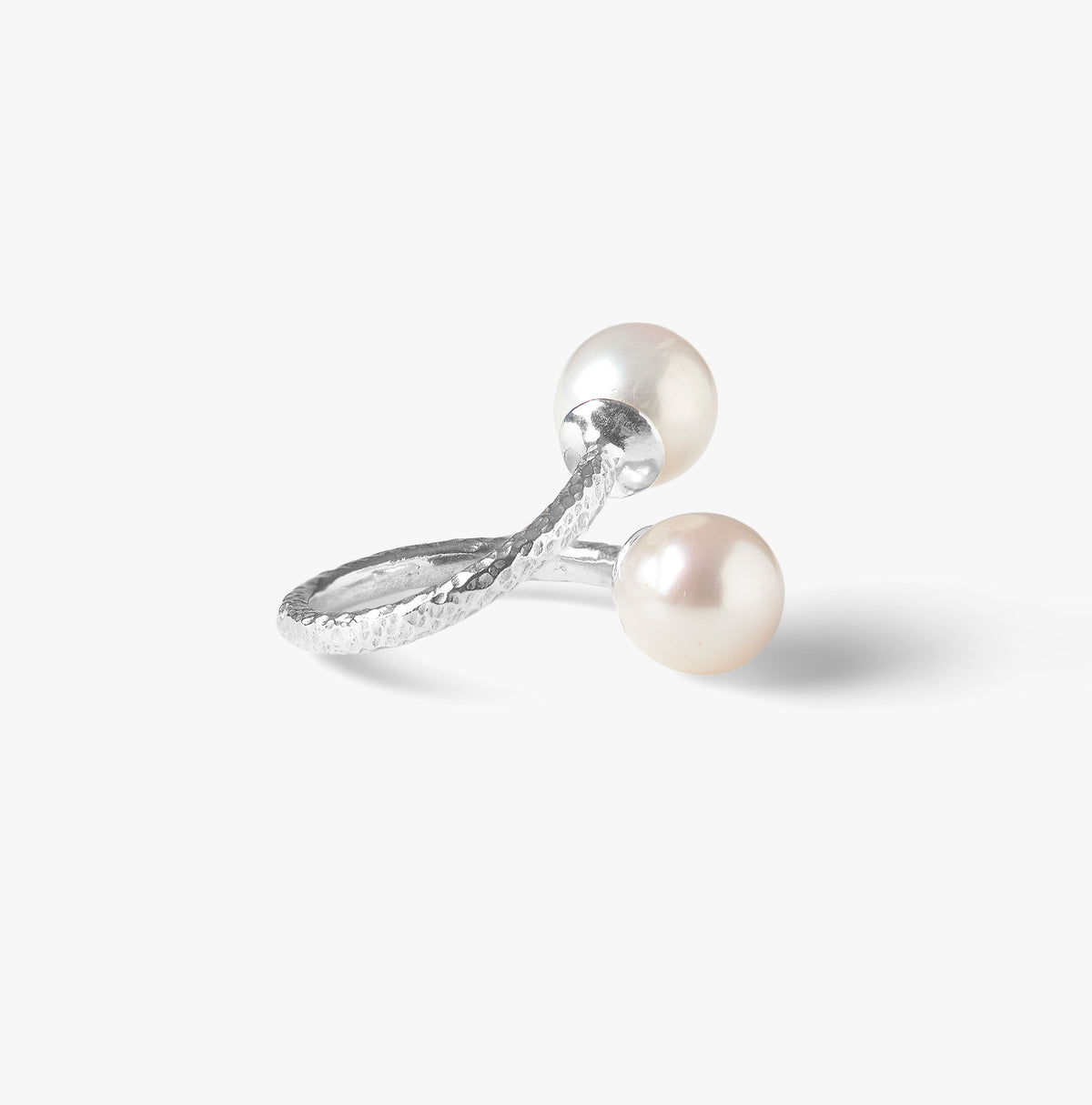 Close-up of Trou d'Eau Douce beaten 925 sterling silver ring with two lustrous white freshwater pearls