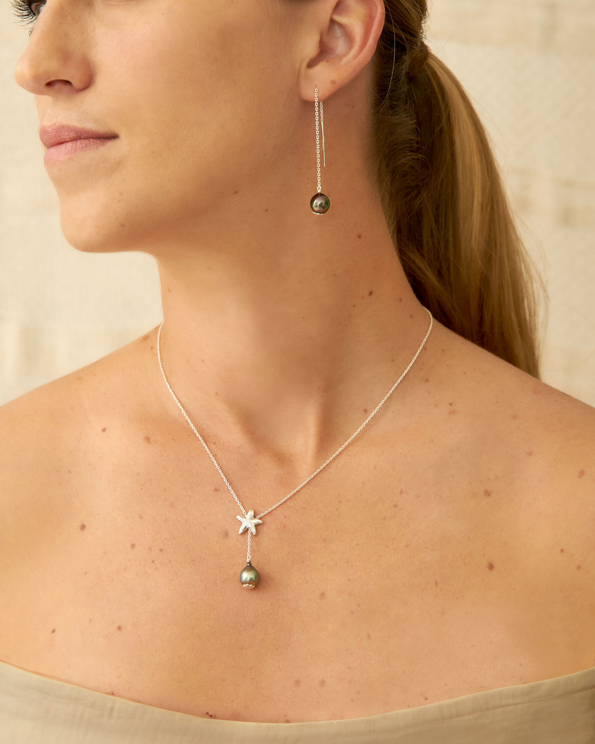 Trou d’eau Douce adjustable sterling silver jewelry with 8–12 mm Tahitian pearl and starfish charm by Oceano Jewels