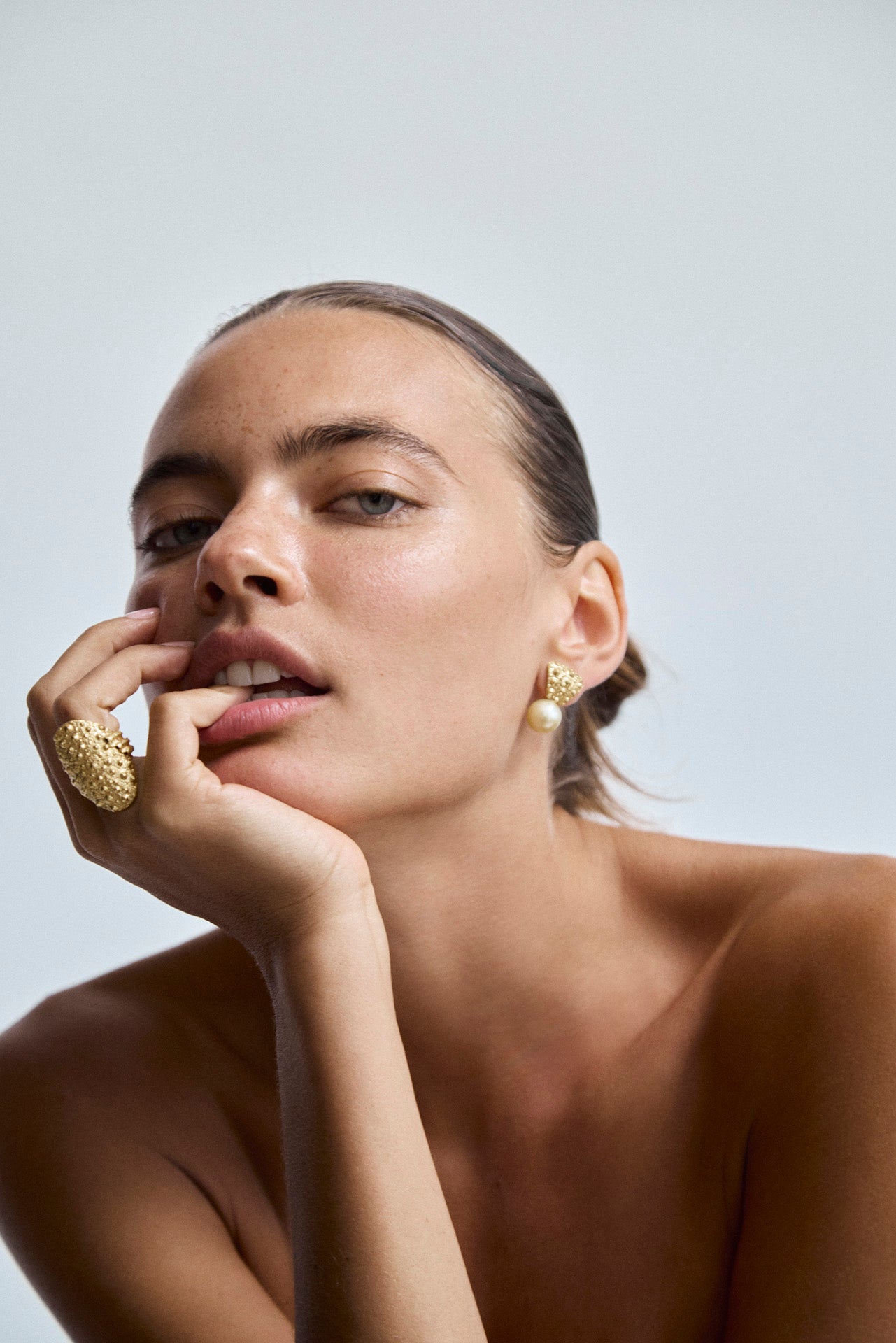Oceano Jewels Grand Gaube 18K gold earrings with matching 10mm round South Sea golden pearls