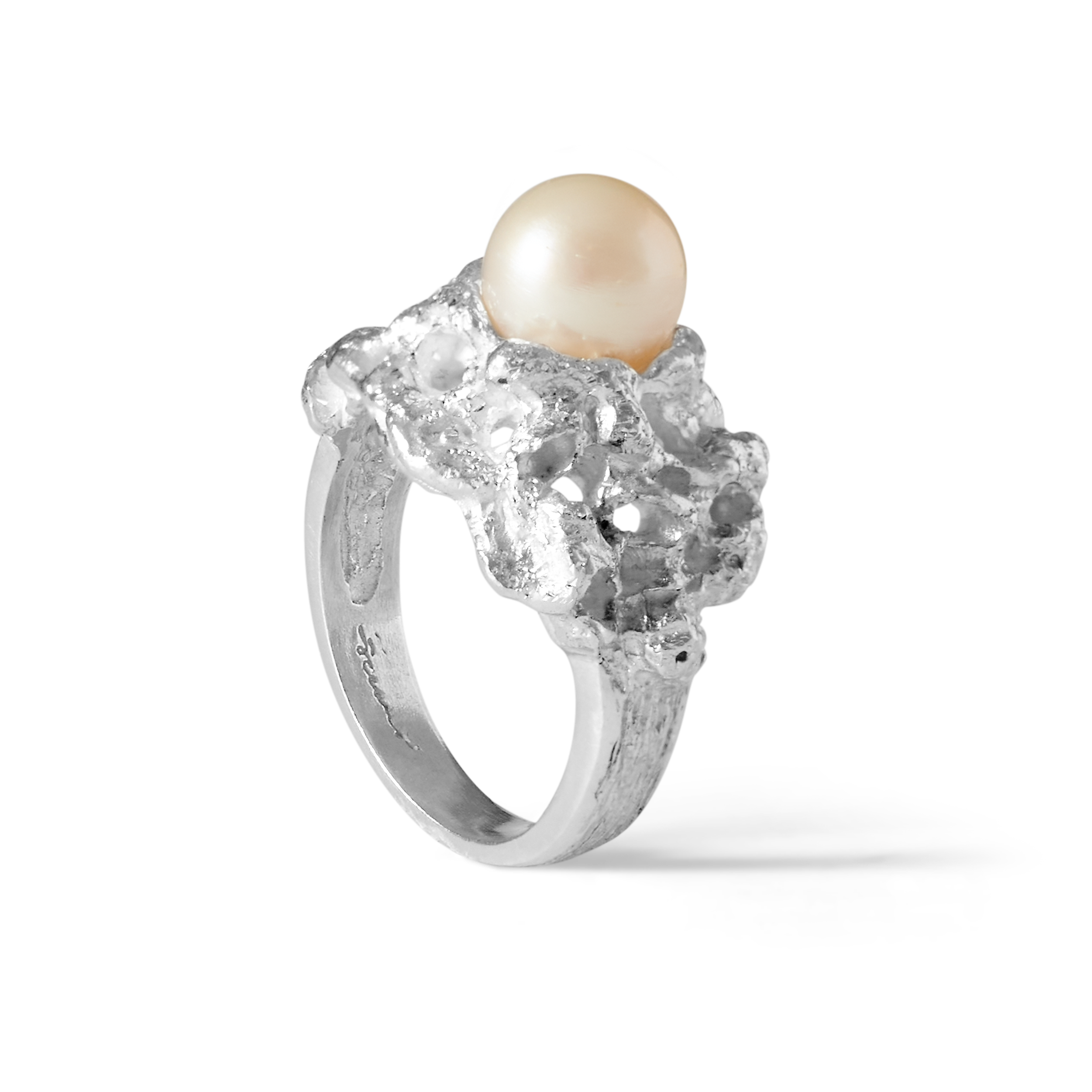 Ile aux Sables 925 sterling silver ring with an 8mm white South Sea pearl, handcrafted in Mauritius