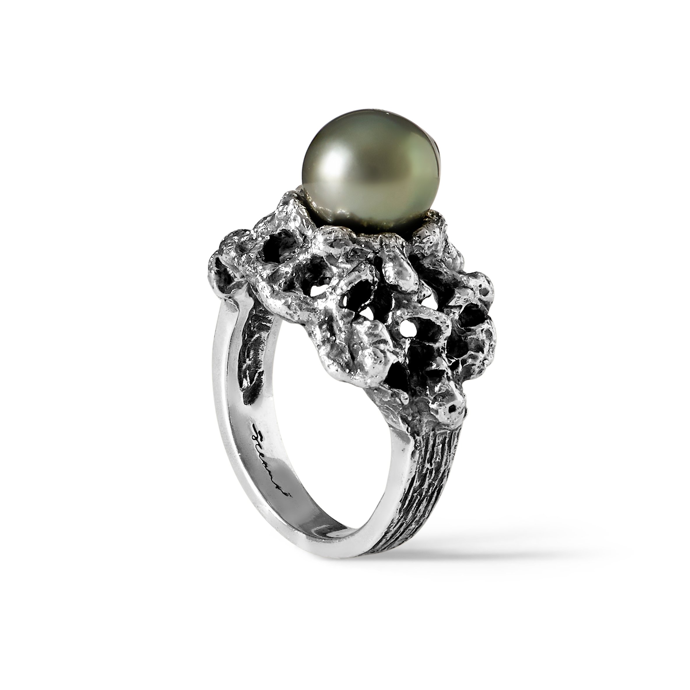 Ile aux Sables 925 sterling silver ring with 9mm Tahitian semi-round pearl, handcrafted by Oceano Jewels in Mauritius