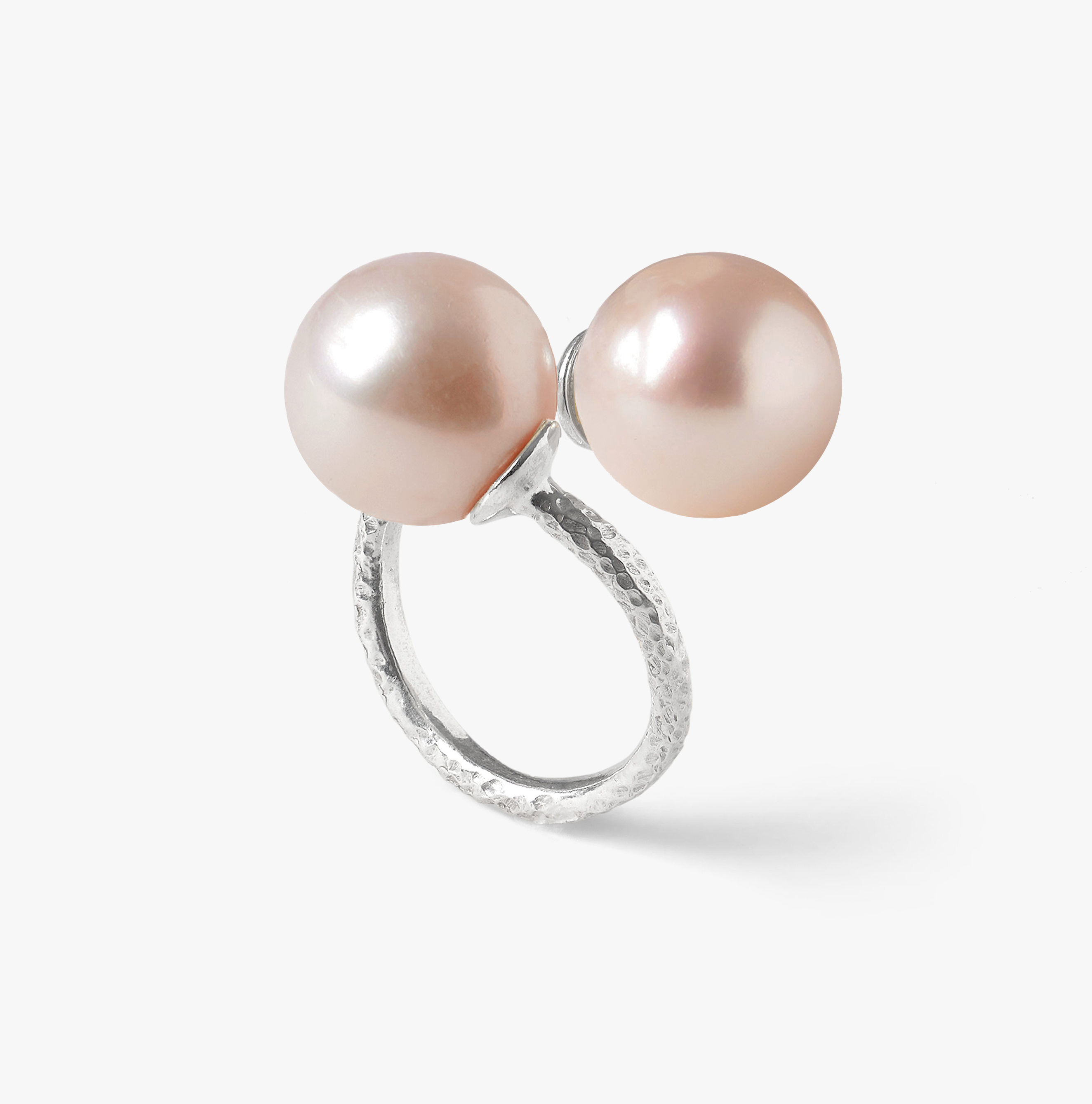 Trou D'eau Douce Ring Silver Beaten Pink Round 14 mm