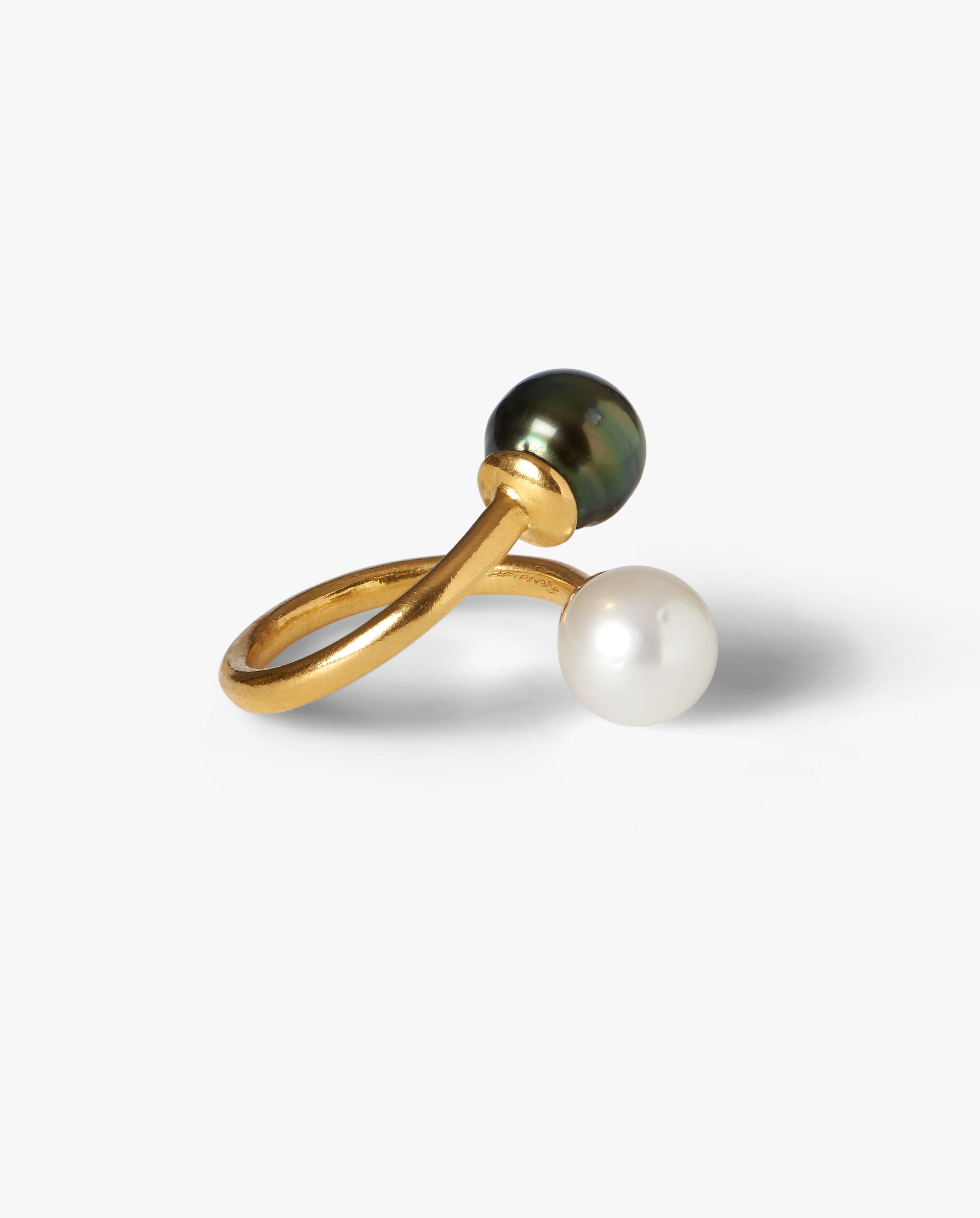 Trou D'eau Douce Gold Two Tone Tahitian Round 8mm & South Sea White Round 11 mm