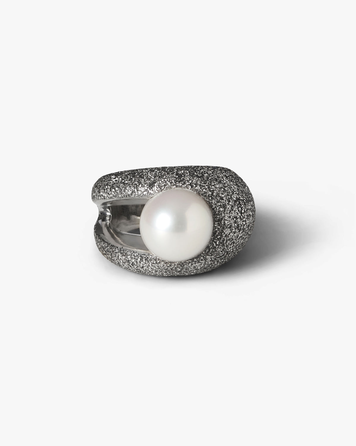 Close-up of the Astroea oxidised silver diamanté ring featuring a lustrous 10 mm South Sea pearl by Oceano Jewels
