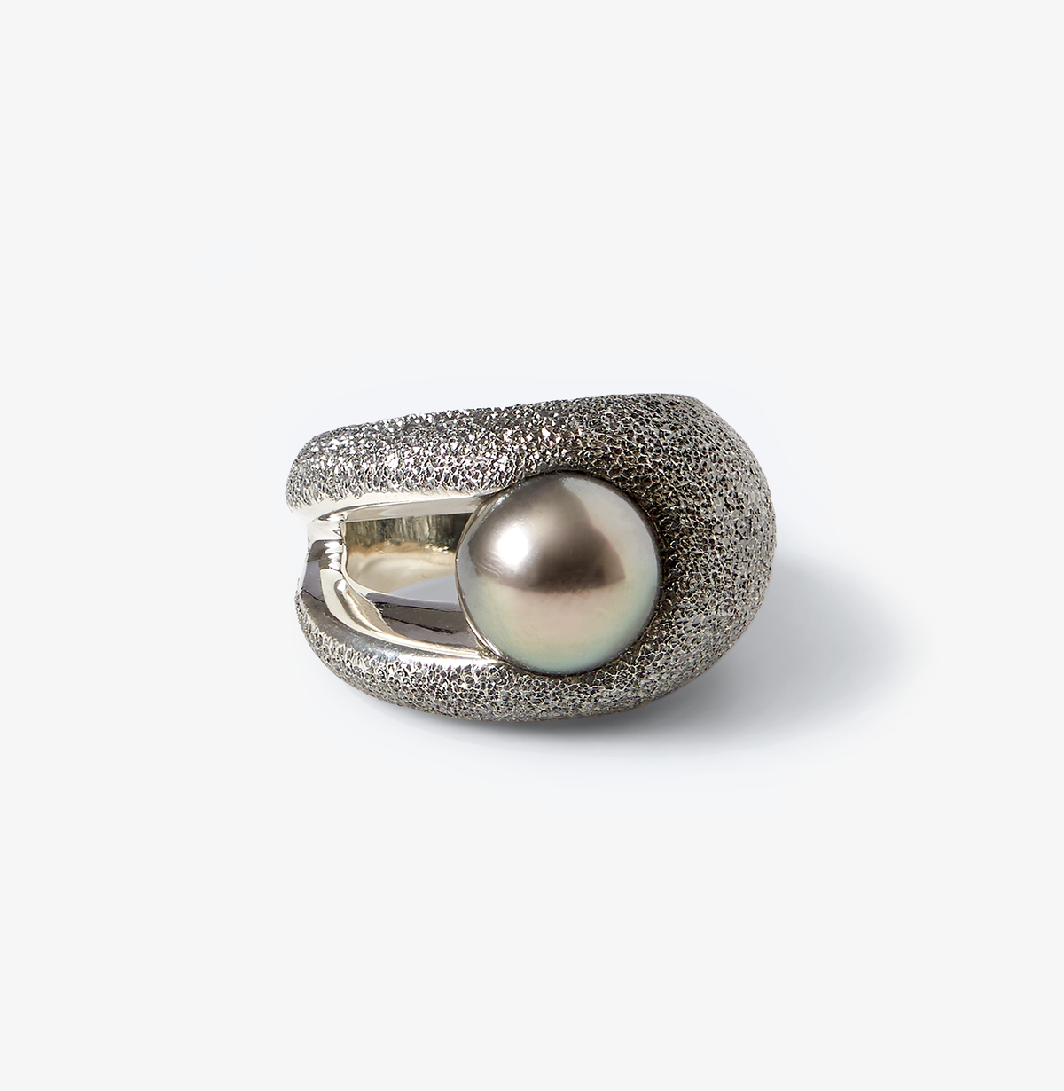 Close-up of a 10 mm Tahitian pearl with diamanté detail on Astroea oxidised jewellery