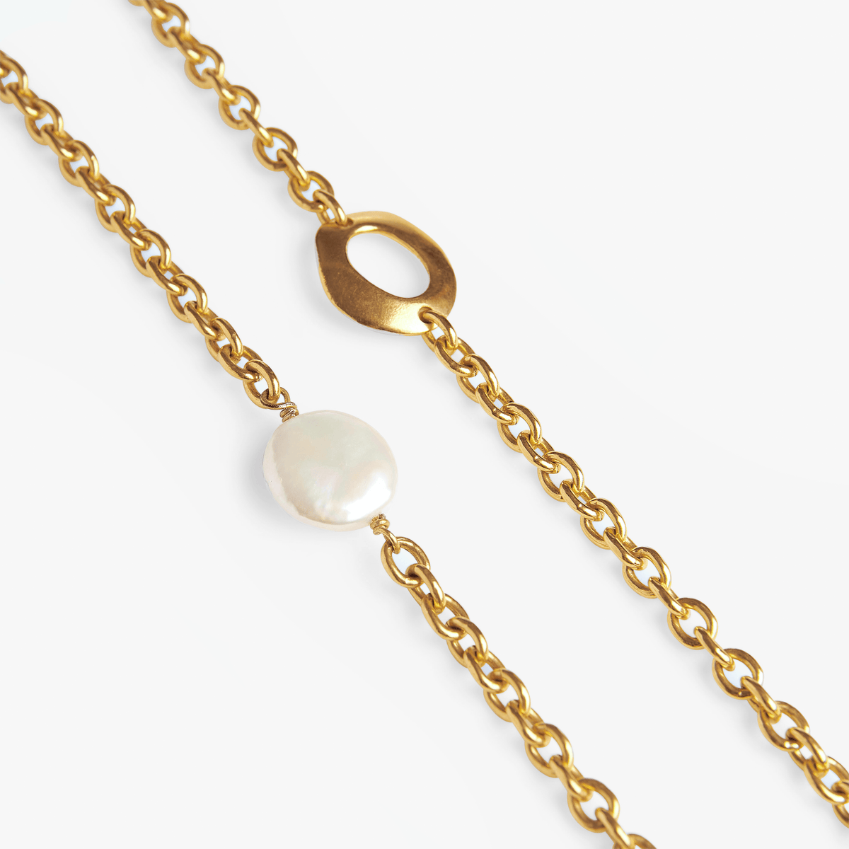 Sautoir de perles Grand Baie en vermeil or 18 carats avec perles plates d'eau douce blanches – Oceano Jewels