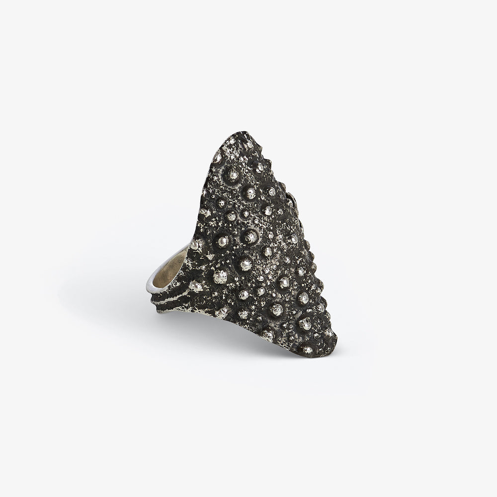 Detailed view of the dark oxidised silver and diamanté texture on the Grand Gaube ring