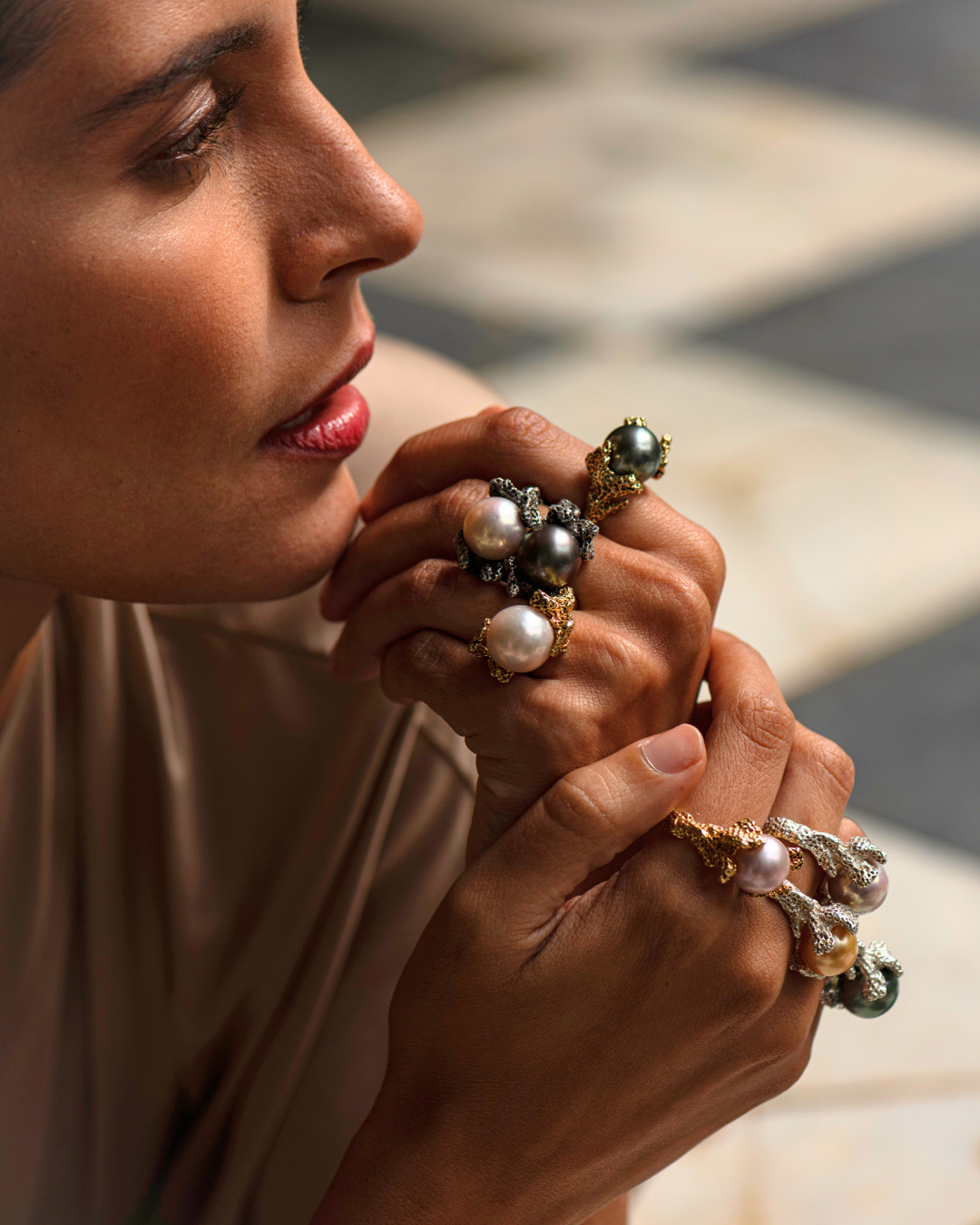 Close-up of the white South Sea pearl set in the Ile aux Cerfs silver ring