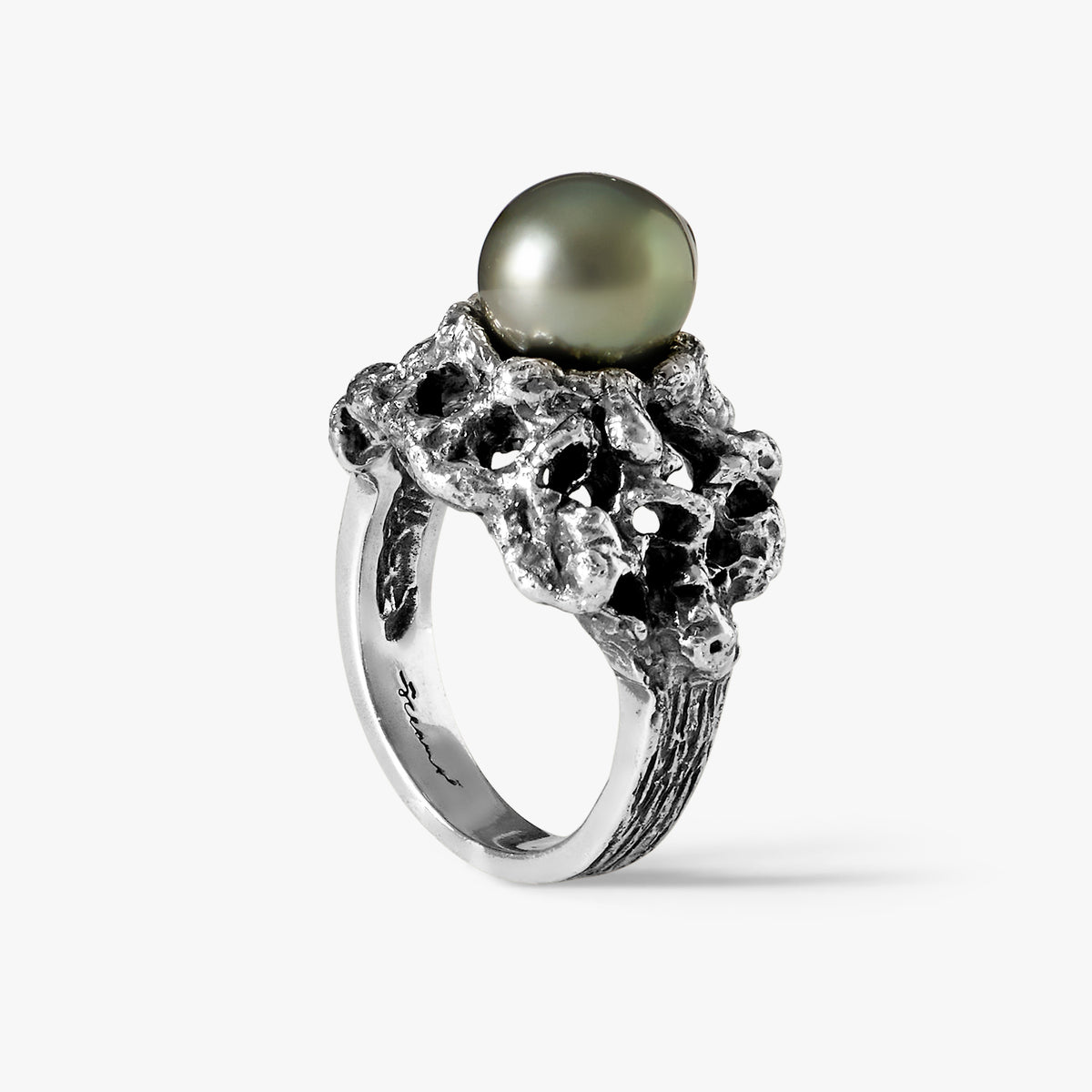 Ile aux Sables 925 sterling silver ring with 9mm Tahitian semi-round pearl, handcrafted by Oceano Jewels in Mauritius