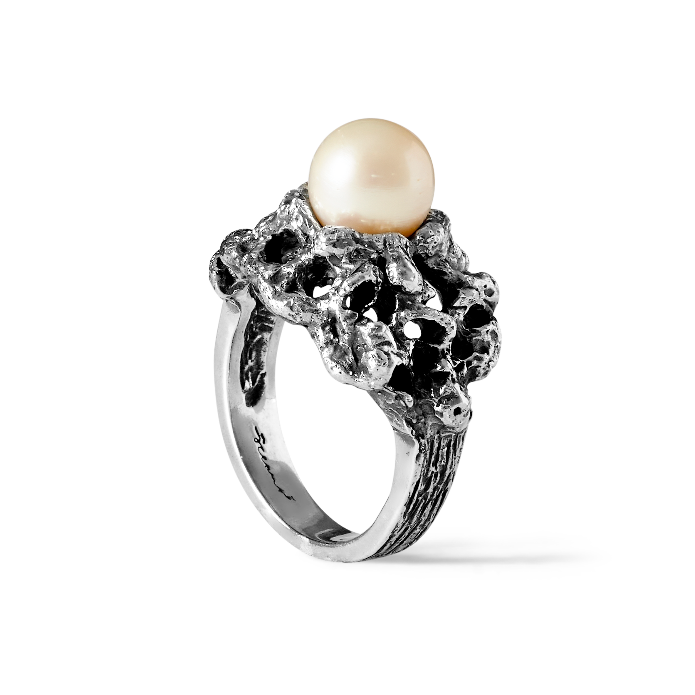 Ile aux Sables oxidised  sterling silver ring with a 9mm Tahitian pearl, handcrafted by Oceano Jewels in Mauritius