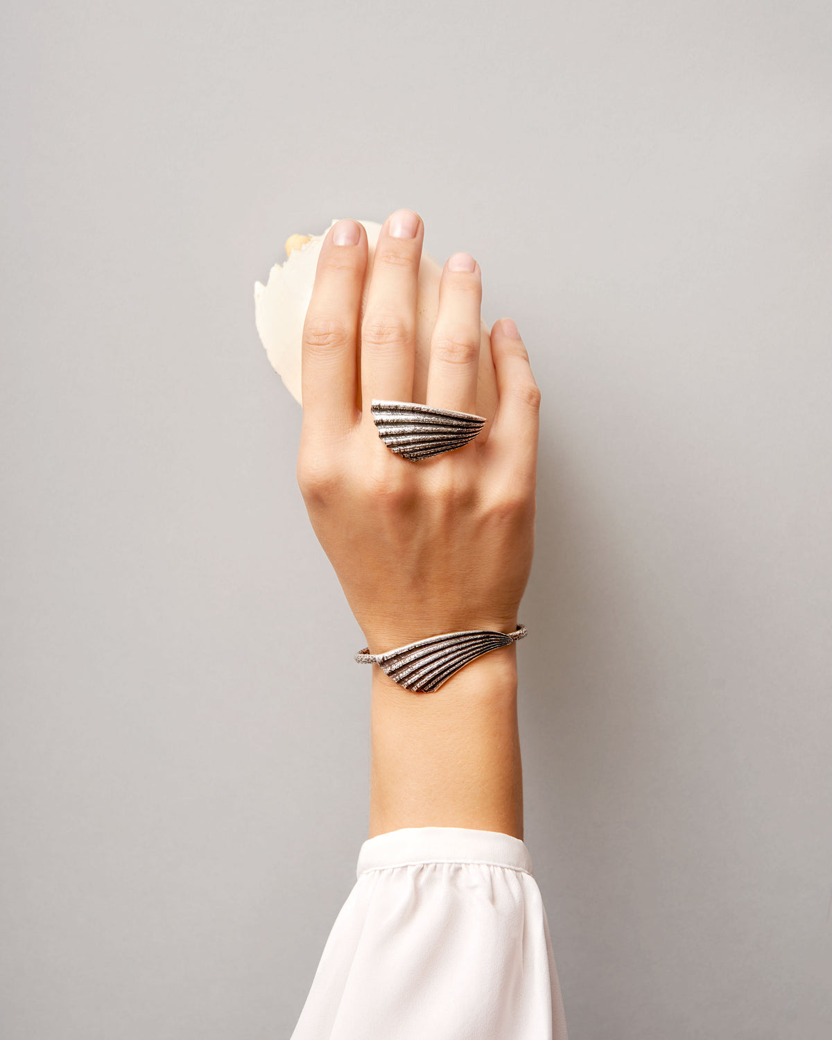 Handcrafted Le Morne oxidised sterling silver ring by Oceano Jewels, inspired by the Mauritian ocean