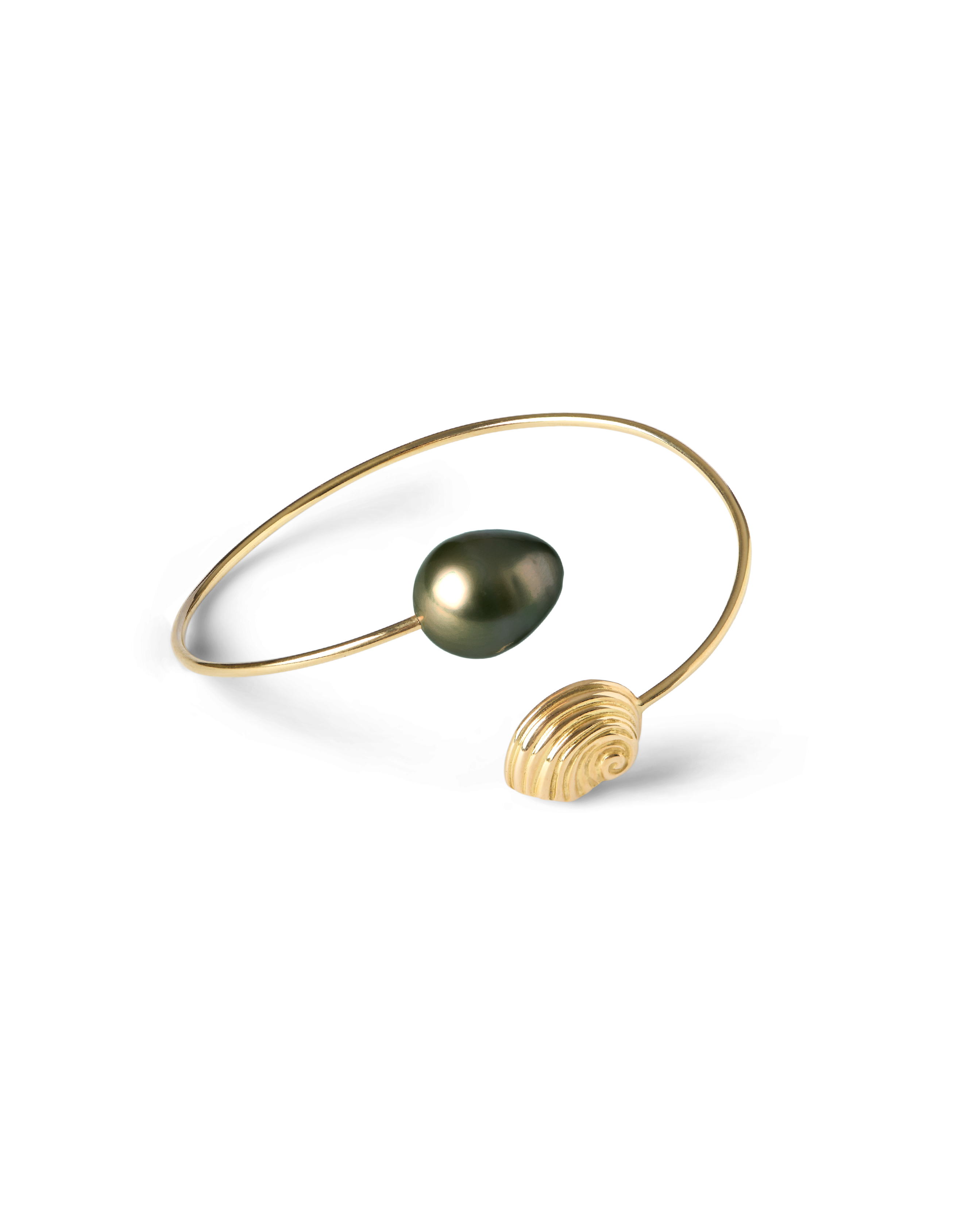 Oceano Trou D'eau Douce 18K solid gold bracelet with Tahitian baroque pearl and spiral shell