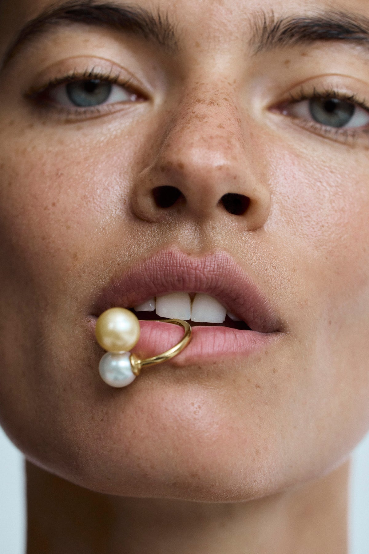 Oceano Jewels Trou d'Eau Douce Two-tone gold vermeil ring with 9mm white and 11mm golden South Sea pearls