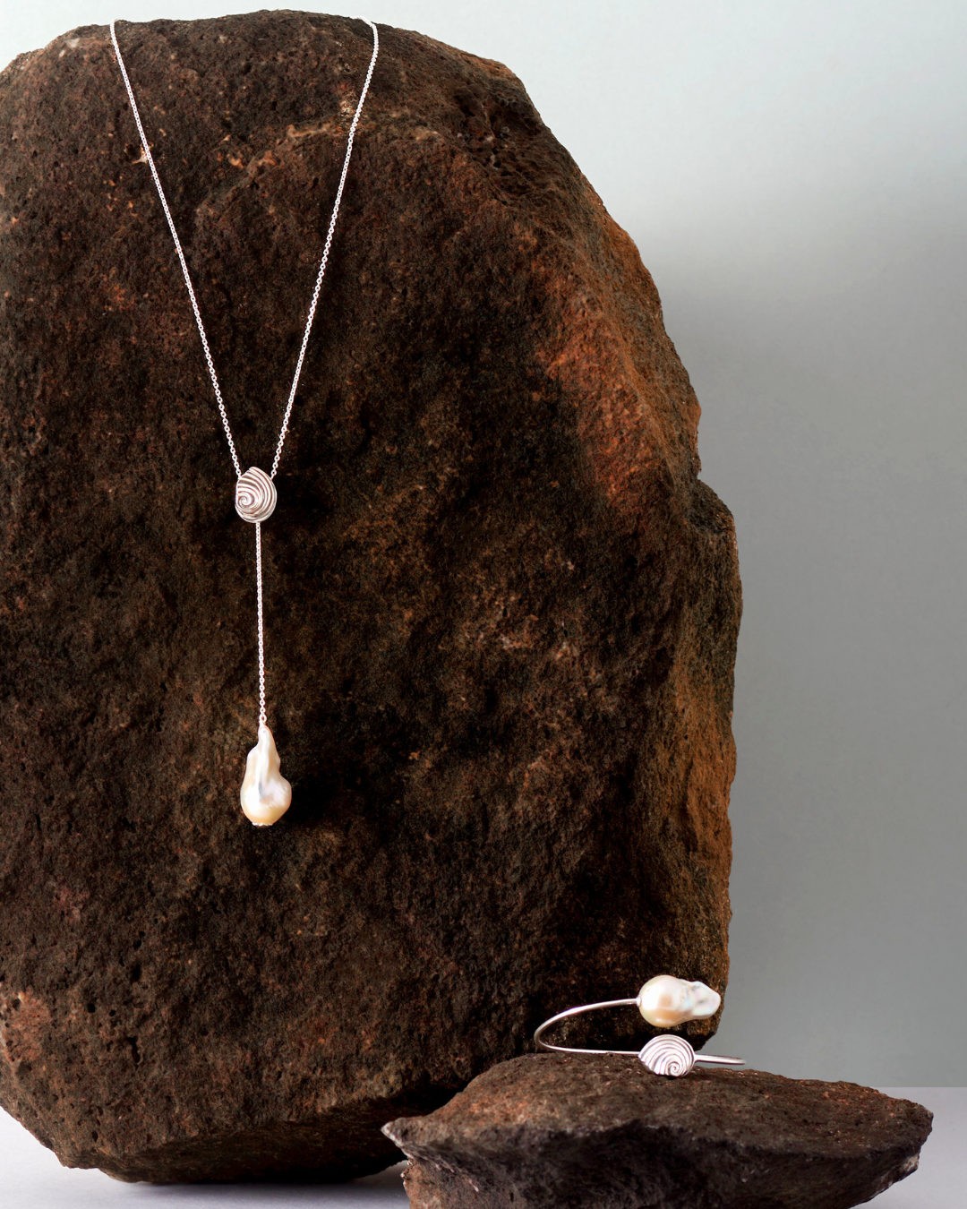 Oceano Jewels Trou d'Eau Douce silver shell necklace featuring a natural white freshwater pearl, handcrafted in Mauritius