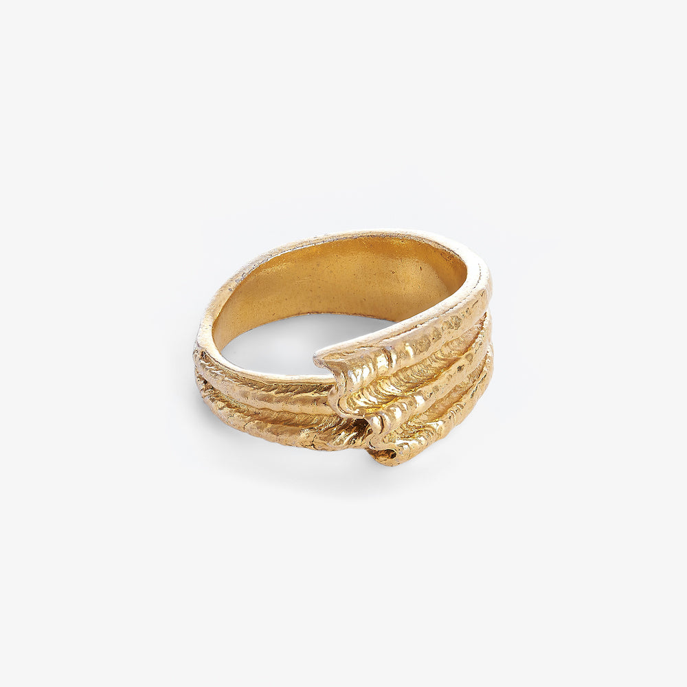 Close-up of Riambel Gold Vermeil ring showing its textured ridged wave design