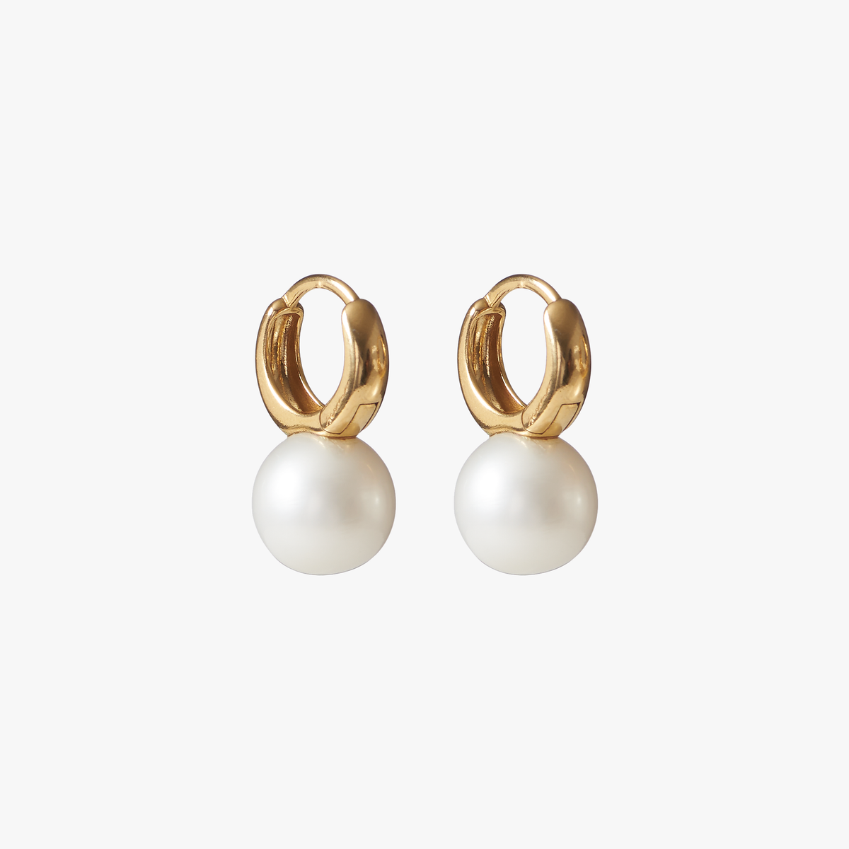 Rivière des Créoles 18k gold vermeil hoop earrings with 14mm round white pearl, handcrafted by Oceano Jewels in Mauritius