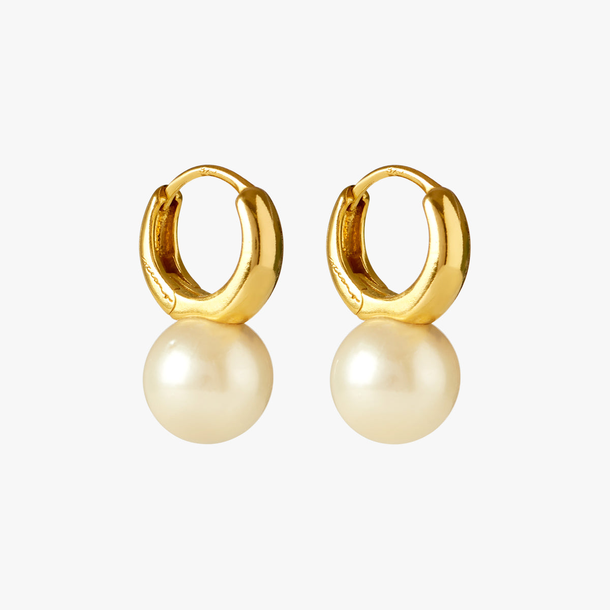 Rivière des Créoles gold round earrings with 14mm pearl by Oceano Jewels