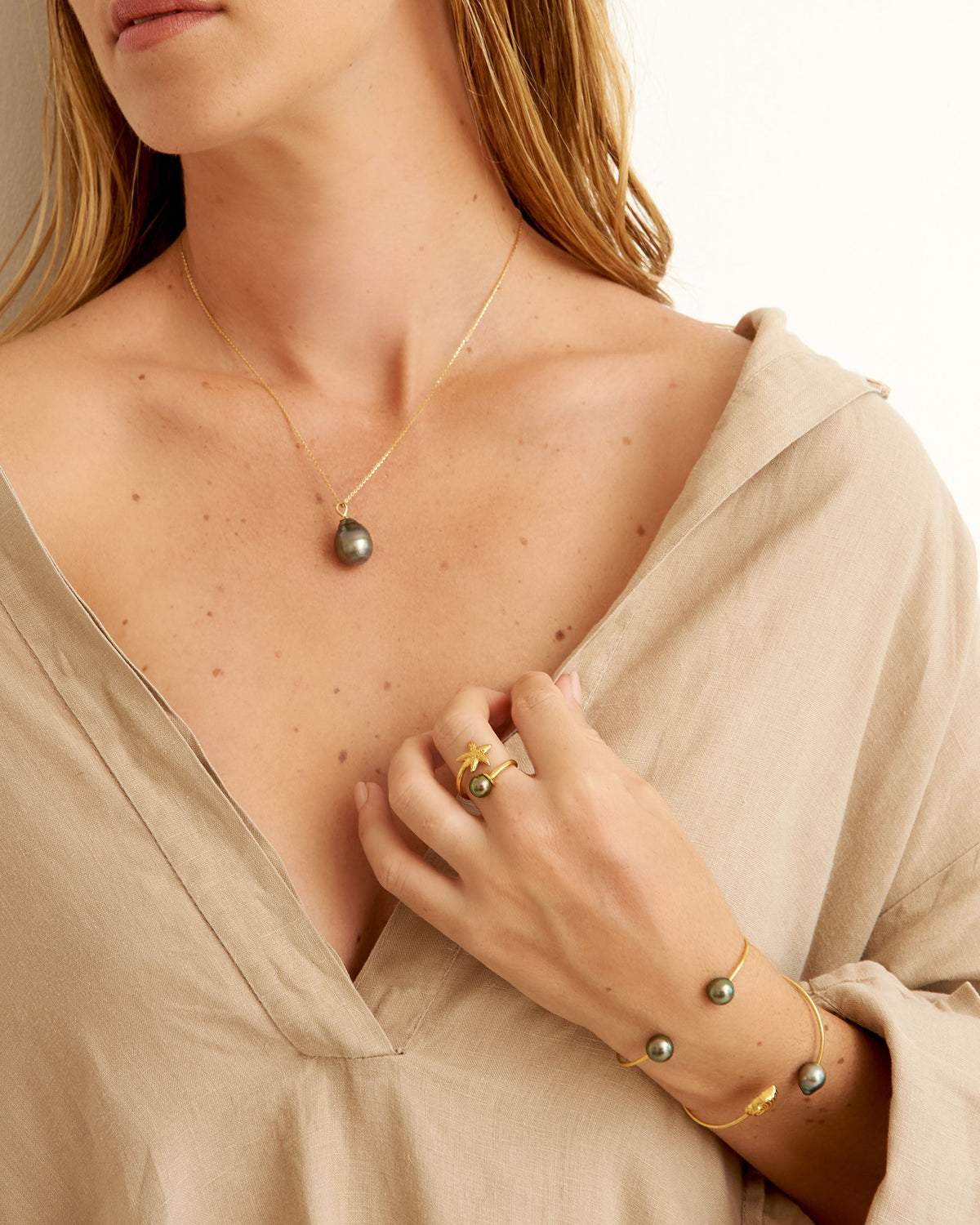 Detail of the 18K gold spiral design and Tahitian baroque pearl on Trou D'Eau Douce jewelry