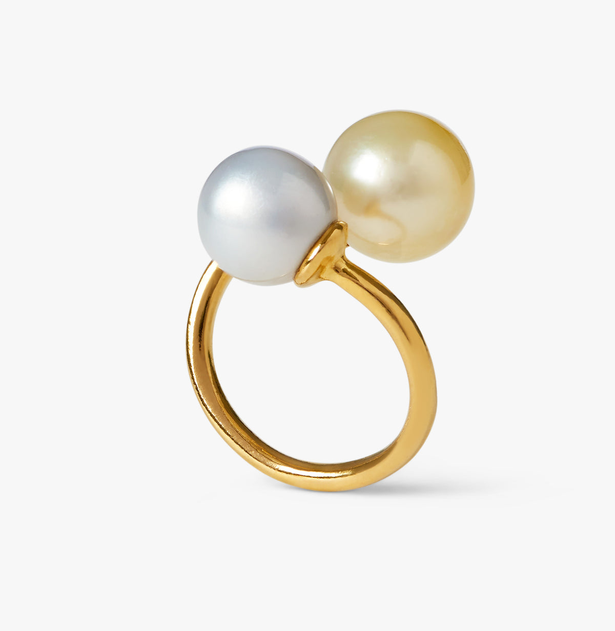 Oceano-jewels
Trou D'eau Douce gold vermeil ring with white freshwater pearls .