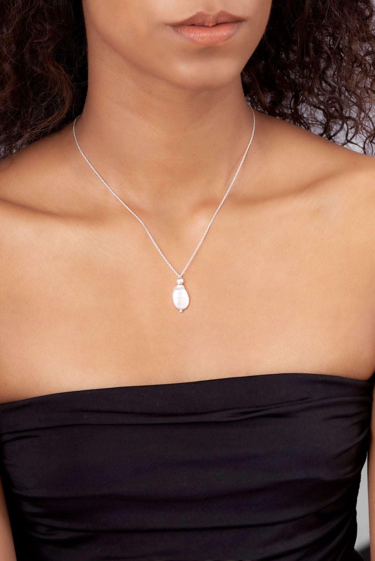 Ile D'Ambre silver pearl pendant with a delicate 925 sterling silver chain by Oceano Jewels